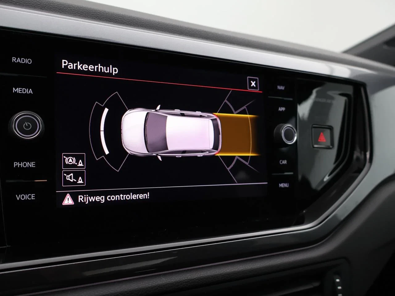 Volkswagen-Polo-image-6