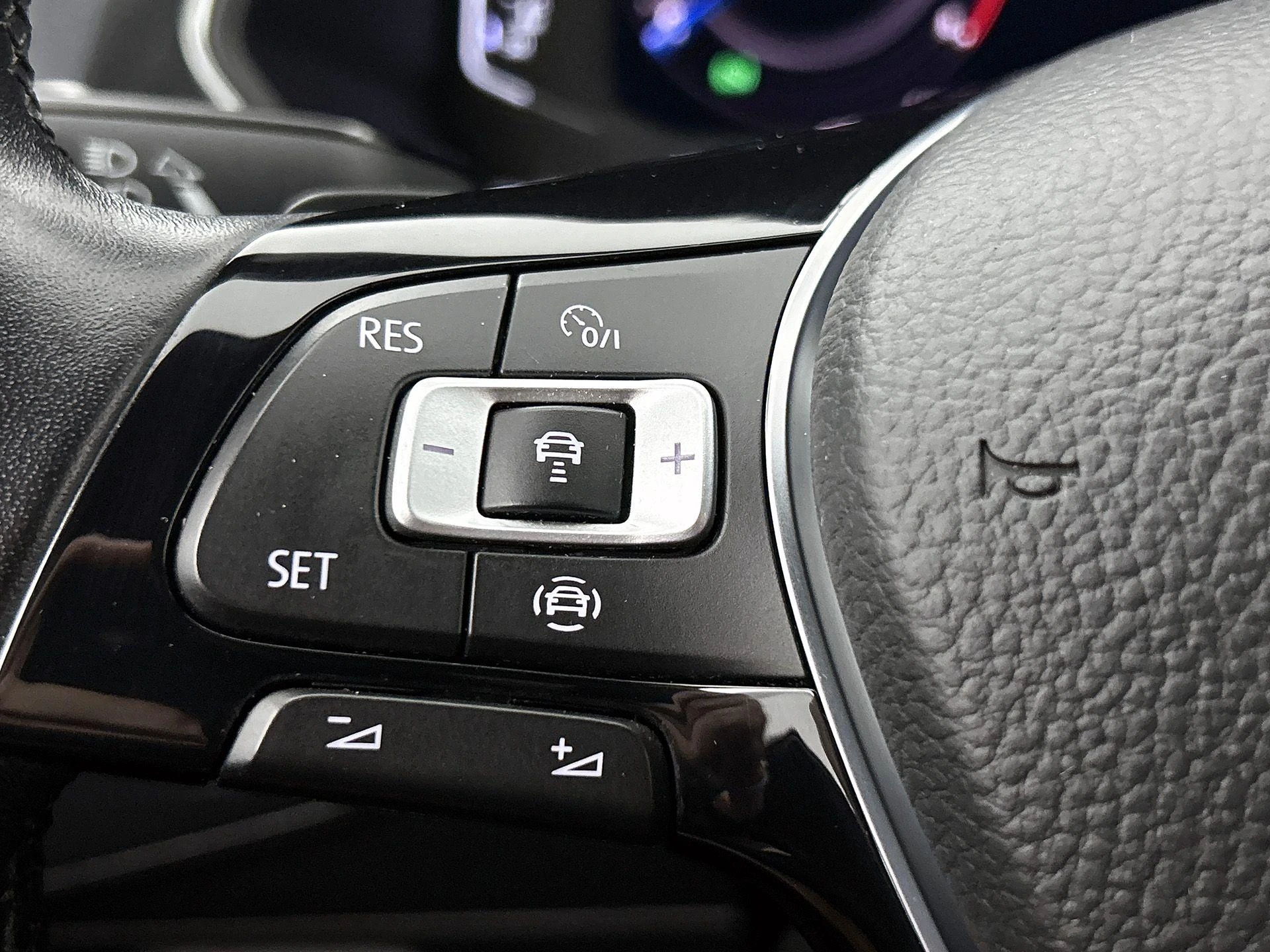 Volkswagen-Tiguan-image-5