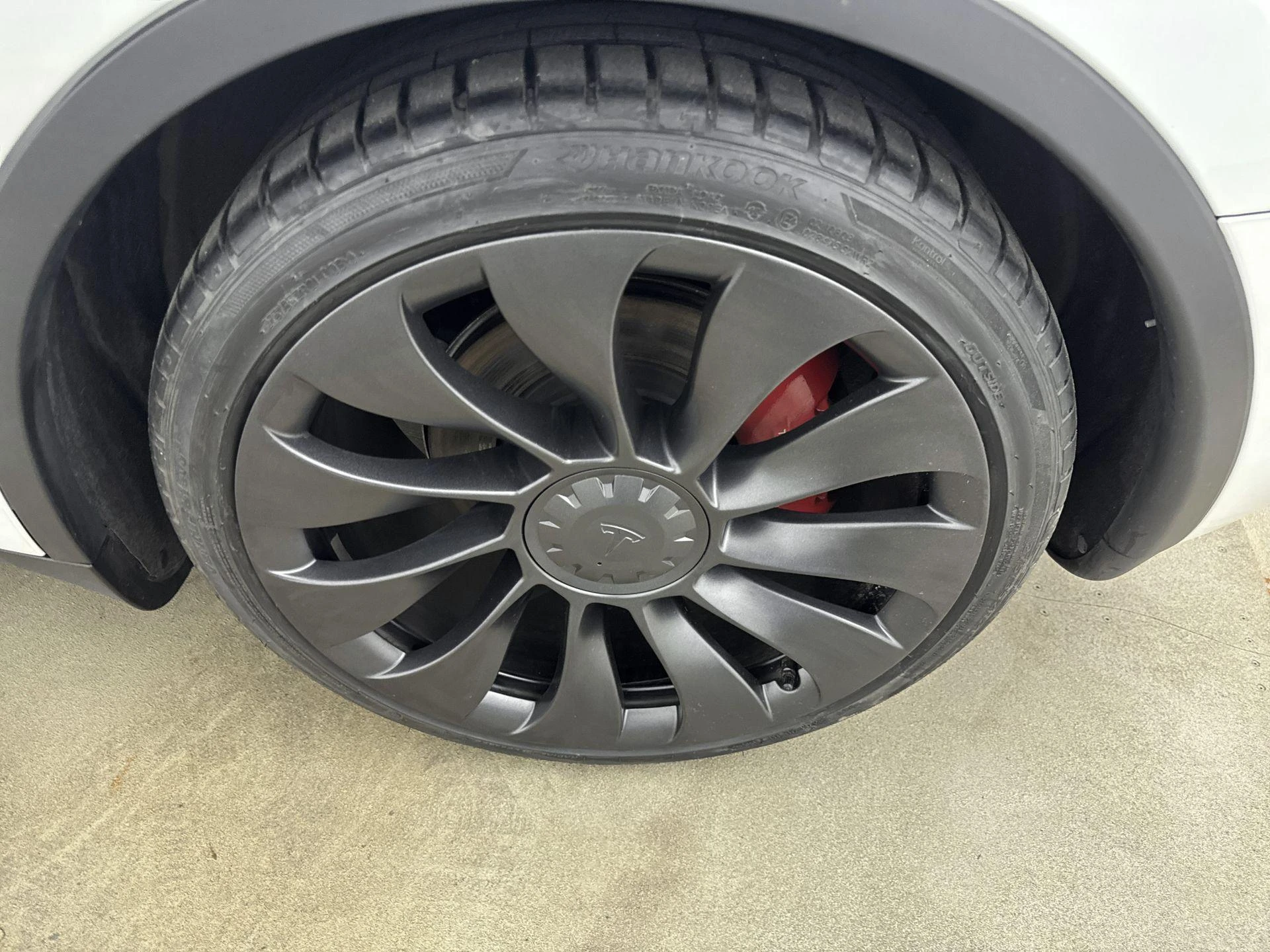 Tesla-Model Y-image-9