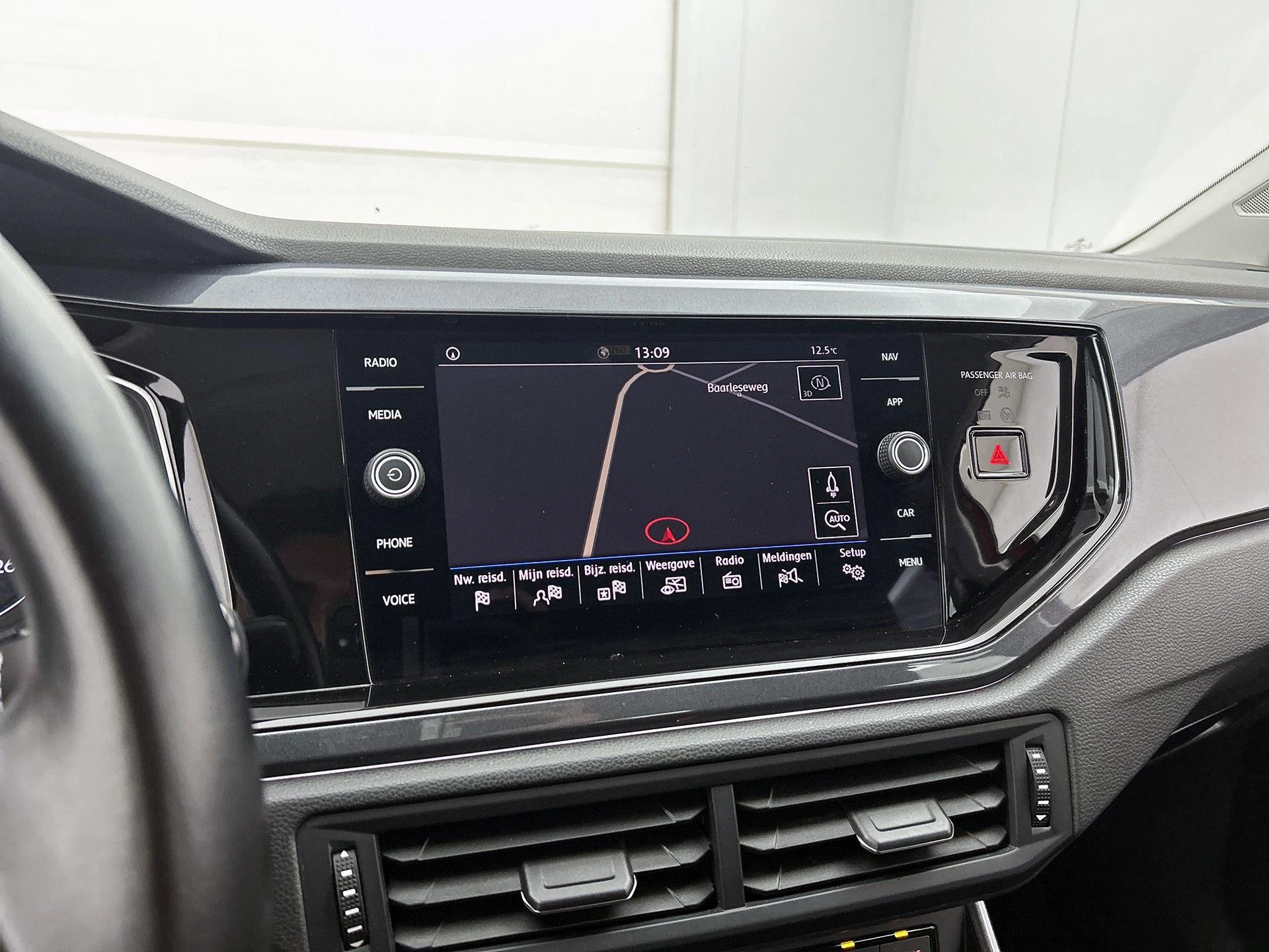 Volkswagen-Polo-image-25