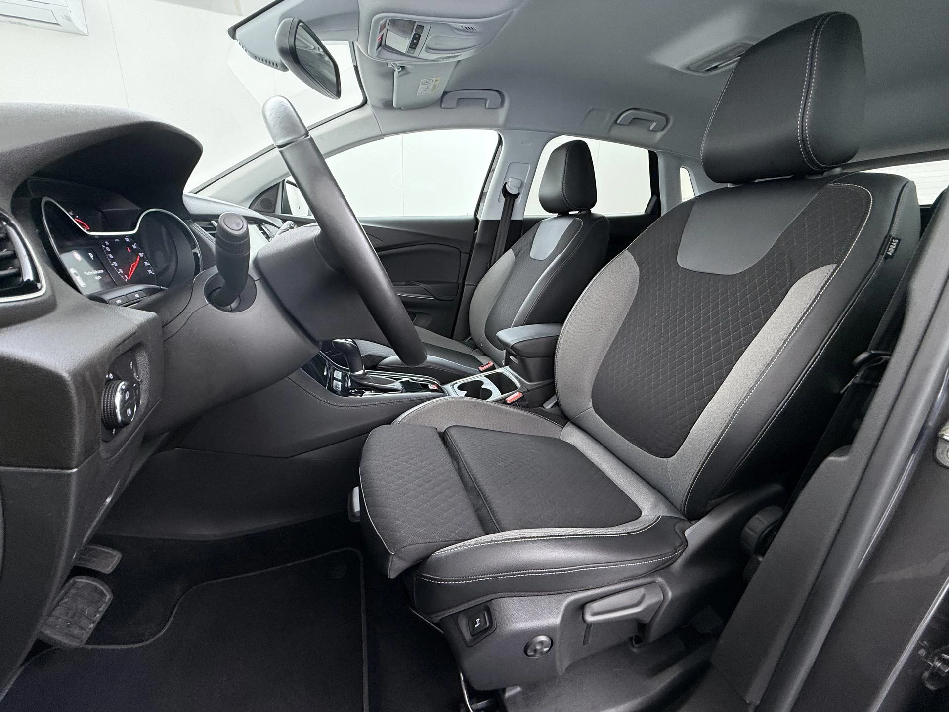 Opel-Grandland X-image-4