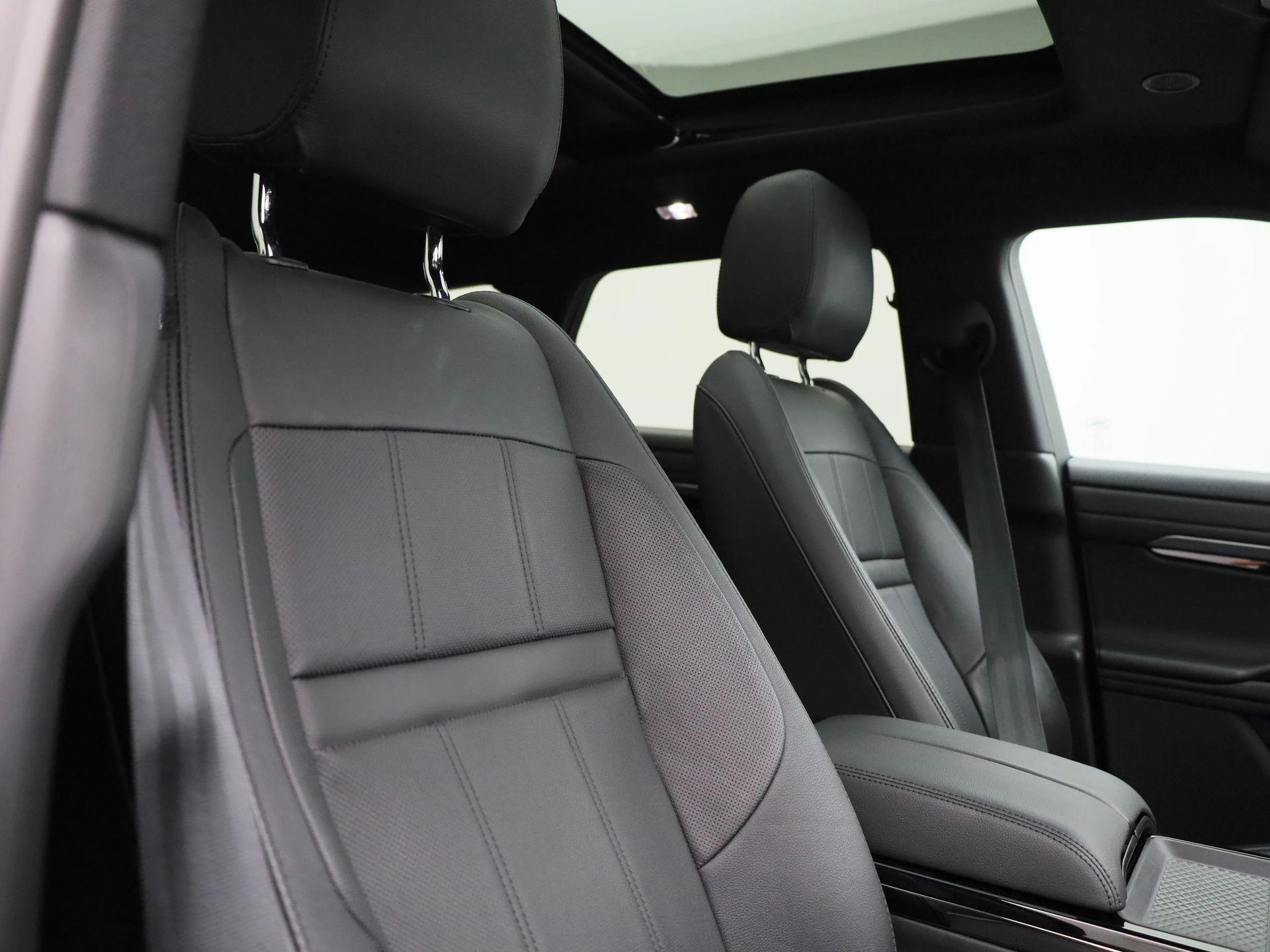 Land Rover Range Rover Evoque D165 MHEV AWD Auto R-Dynamic