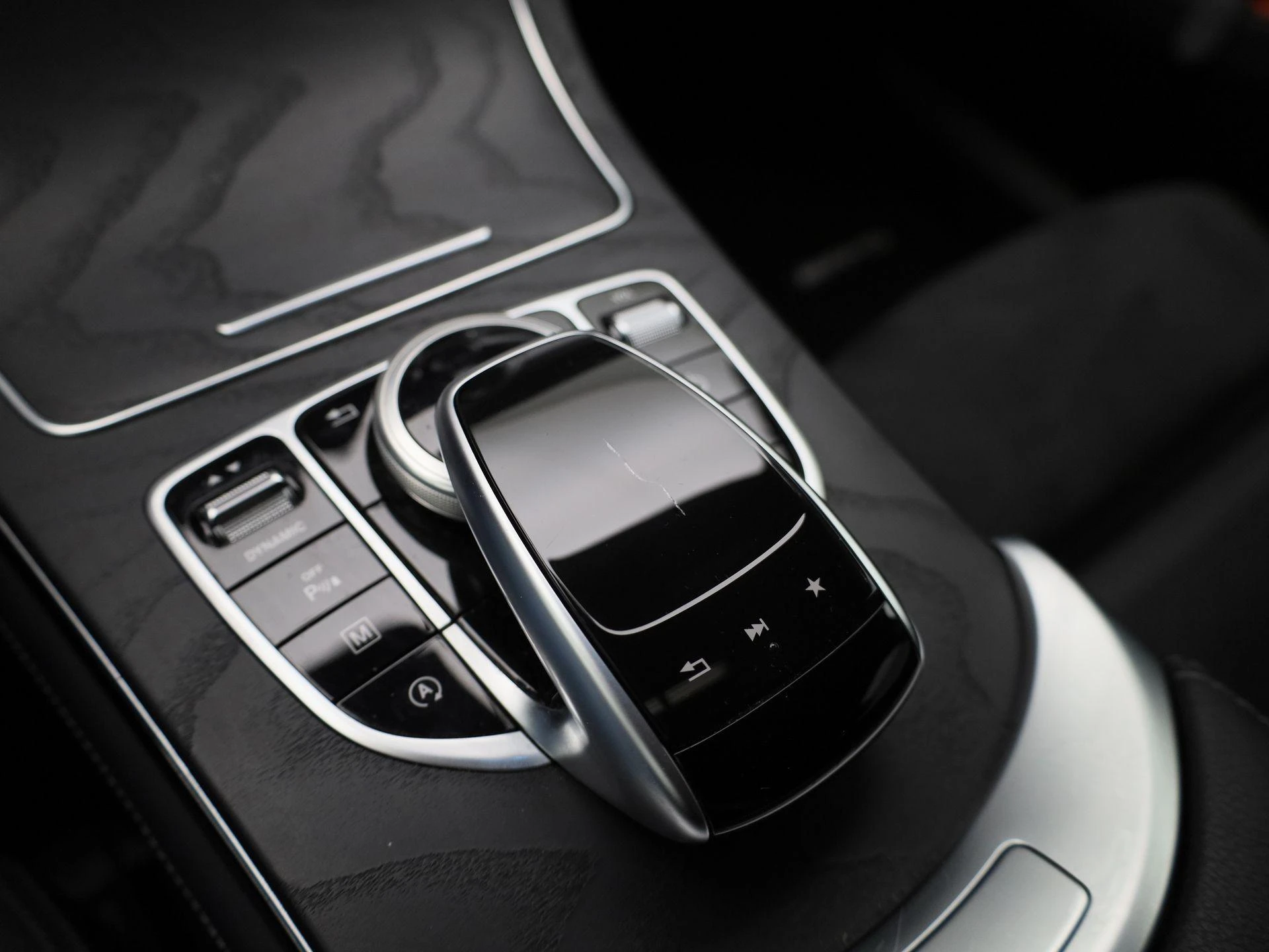 Mercedes-Benz-GLC-image-22