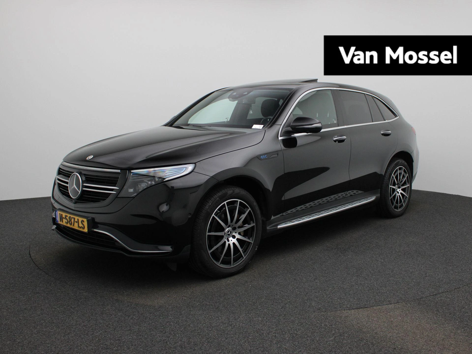 Mercedes-Benz-EQC-image-0