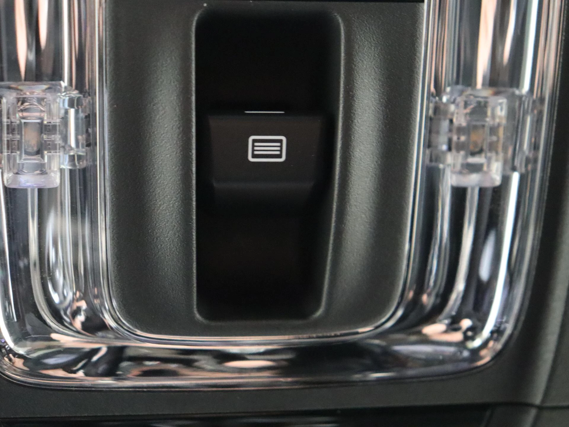Mercedes-Benz-GLA-image-23