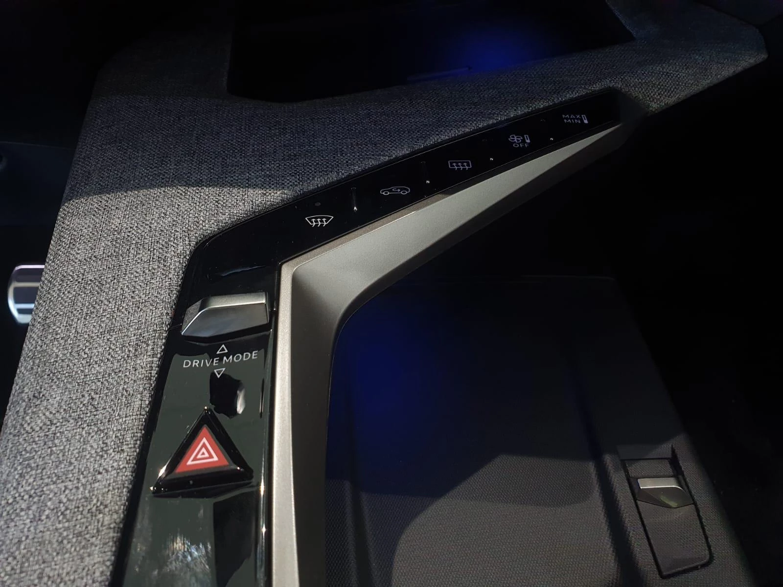 Peugeot-e-5008-image-28