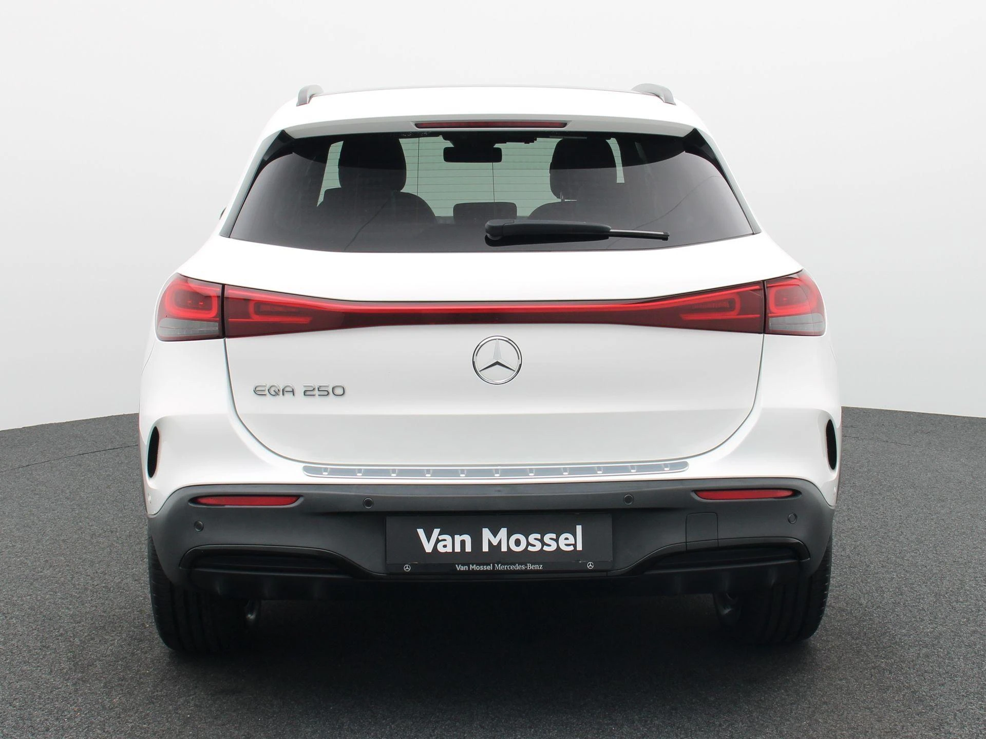 Mercedes-Benz EQA 250 AMG Line + PANORAMISCH DAK + CARPLAY + SURROUND VIEW CAMERA