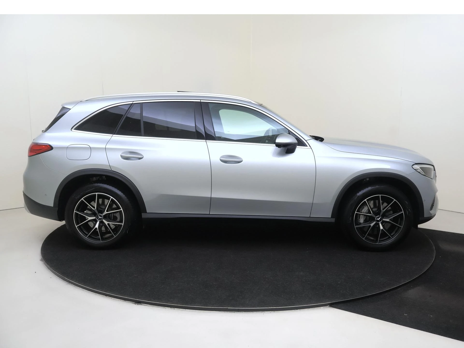 Mercedes-Benz-GLC-image-9