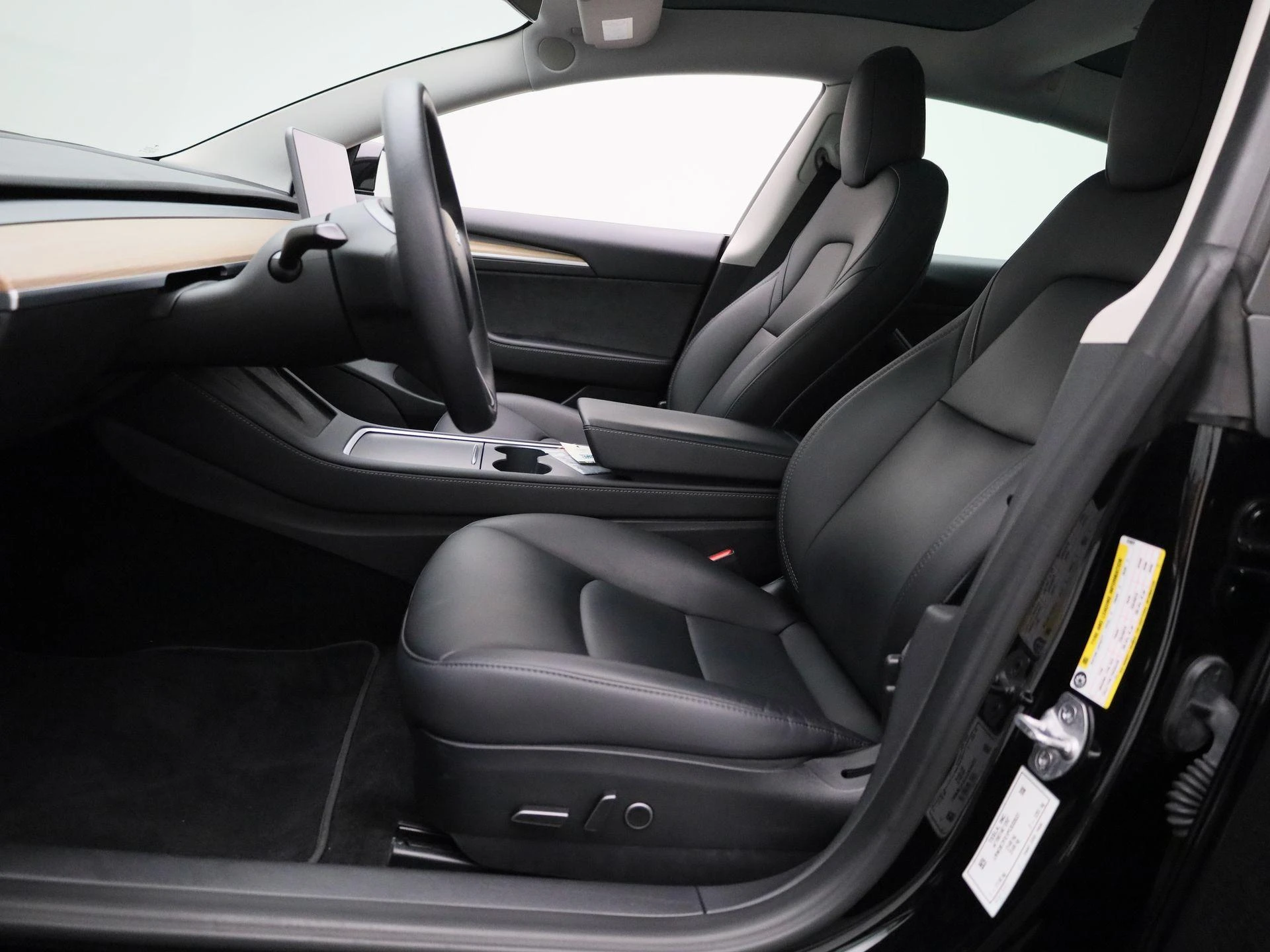 Tesla-Model 3-image-7