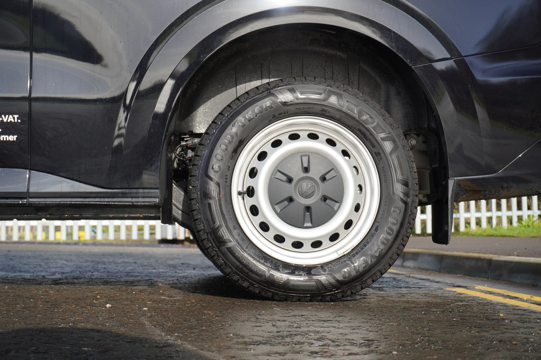Volkswagen-Transporter-image-20