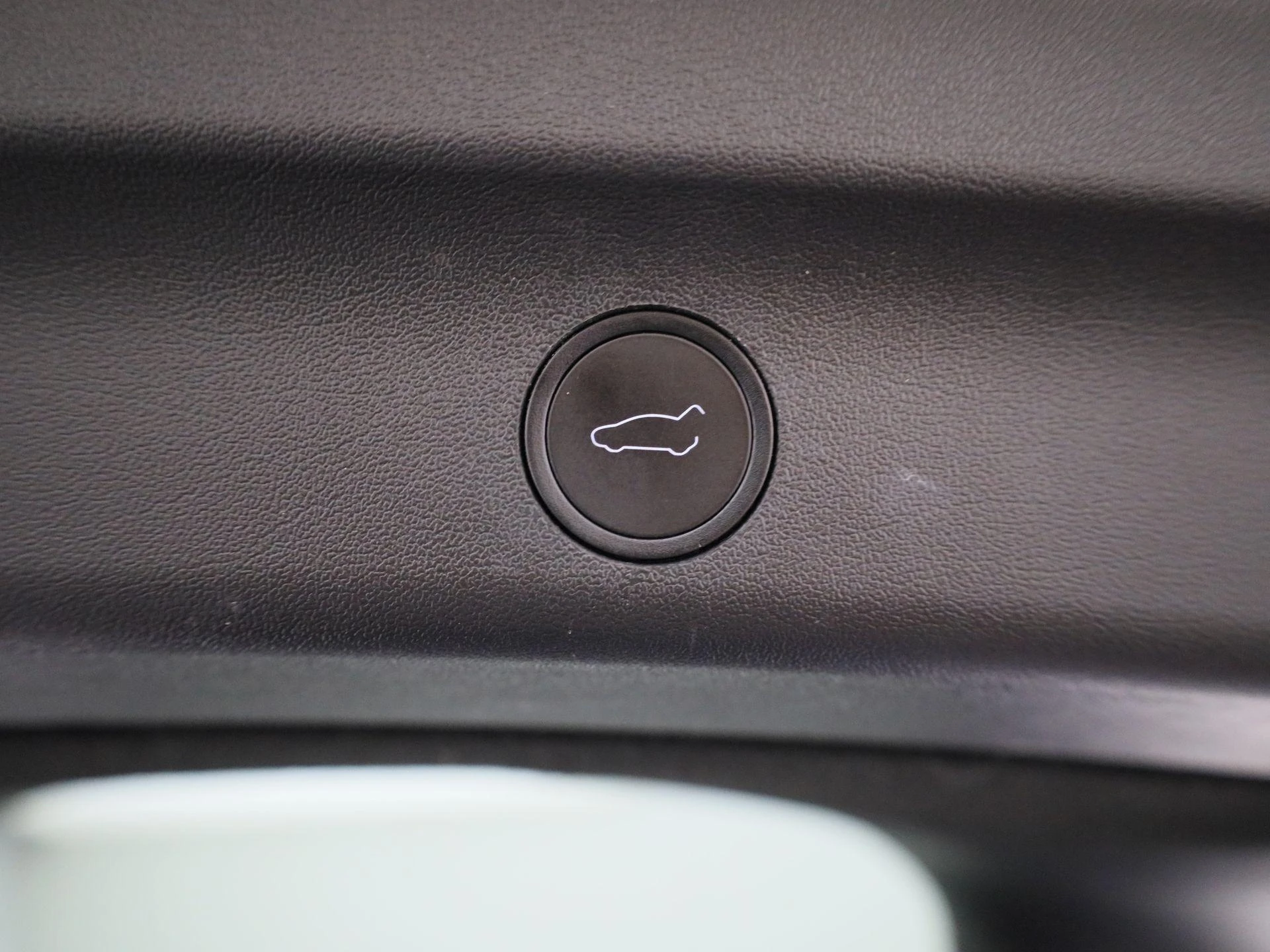 Tesla-Model Y-image-12