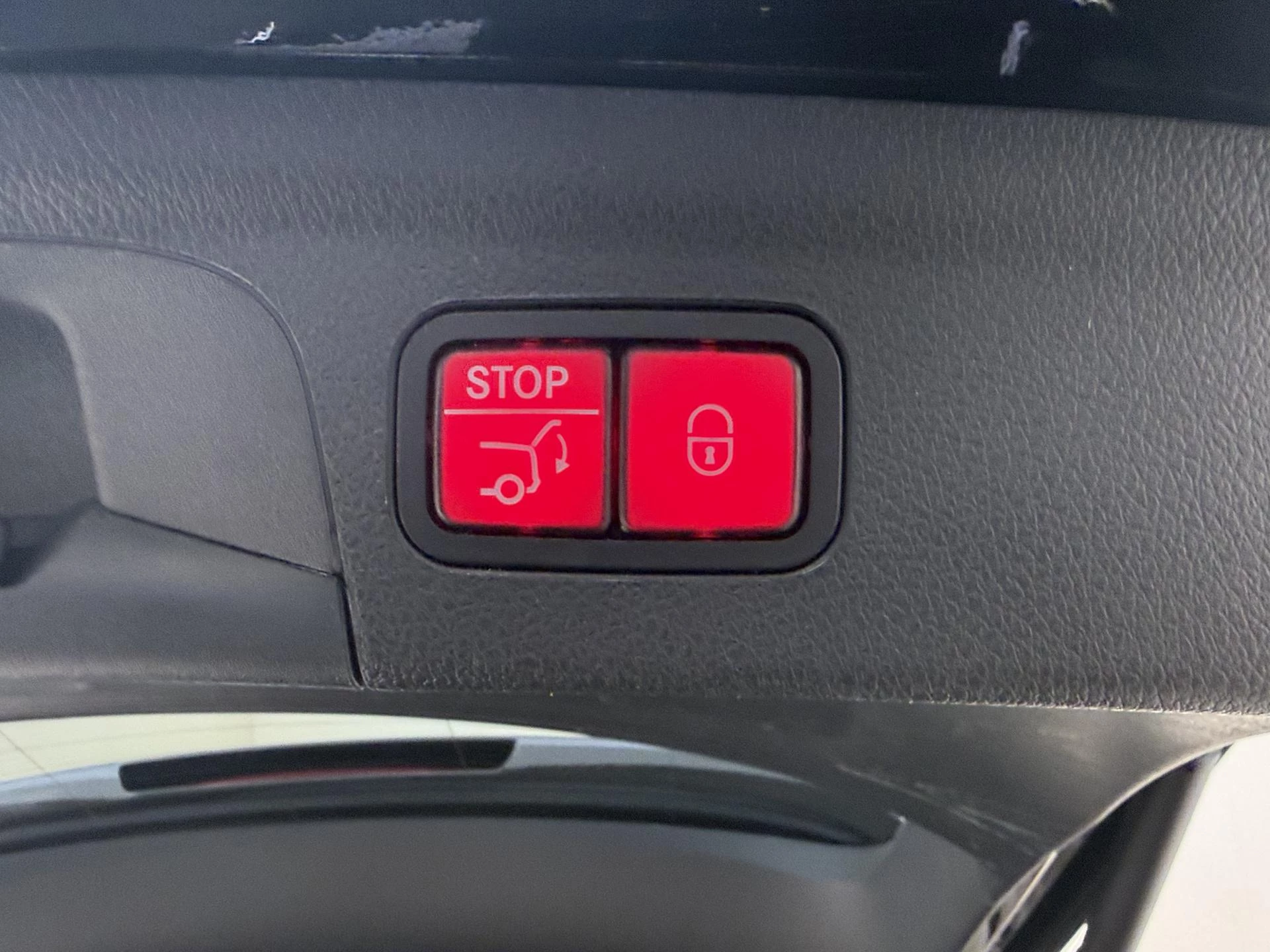 Mercedes-Benz-GLE-image-31