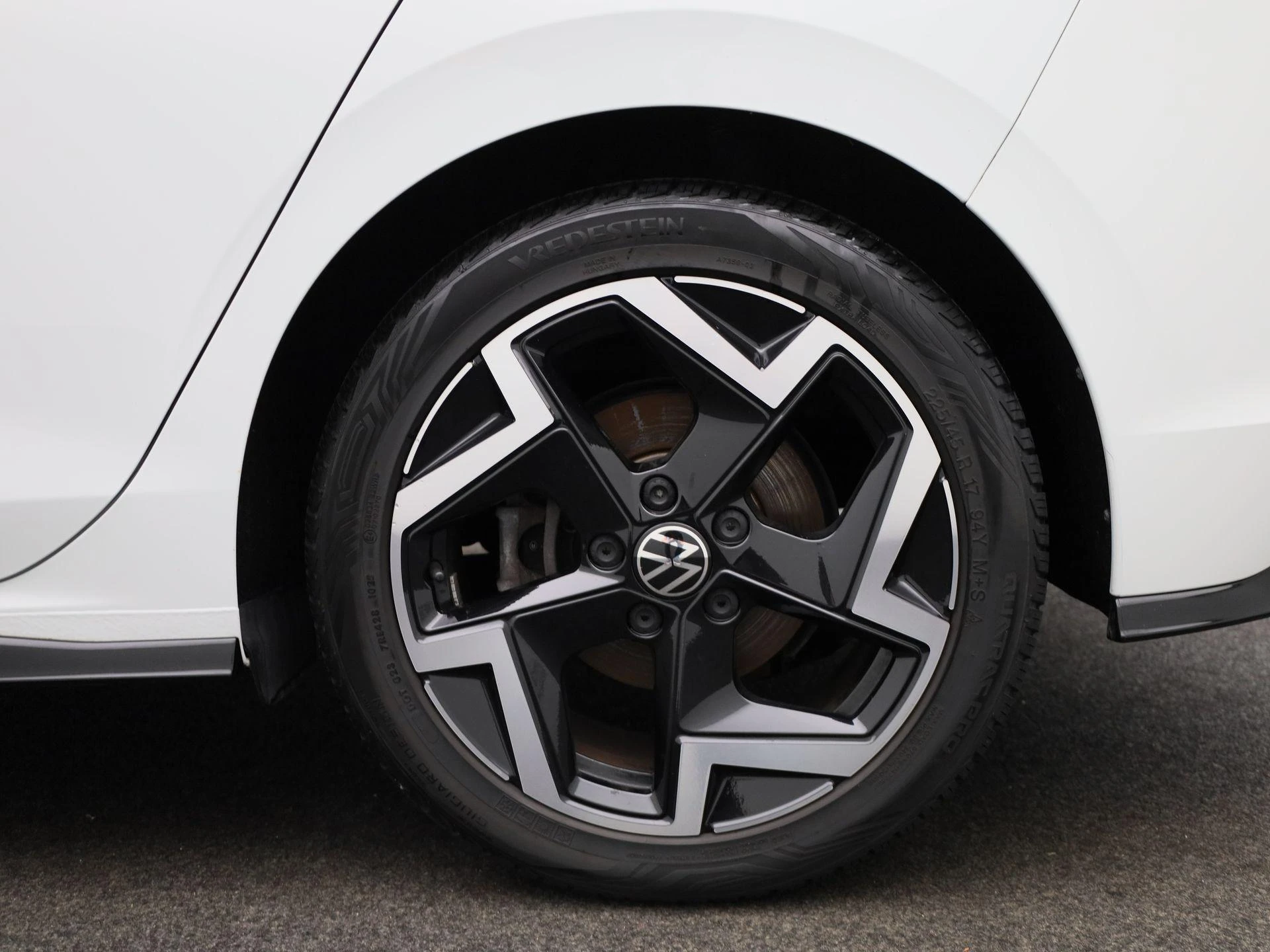 Volkswagen-Golf-image-12