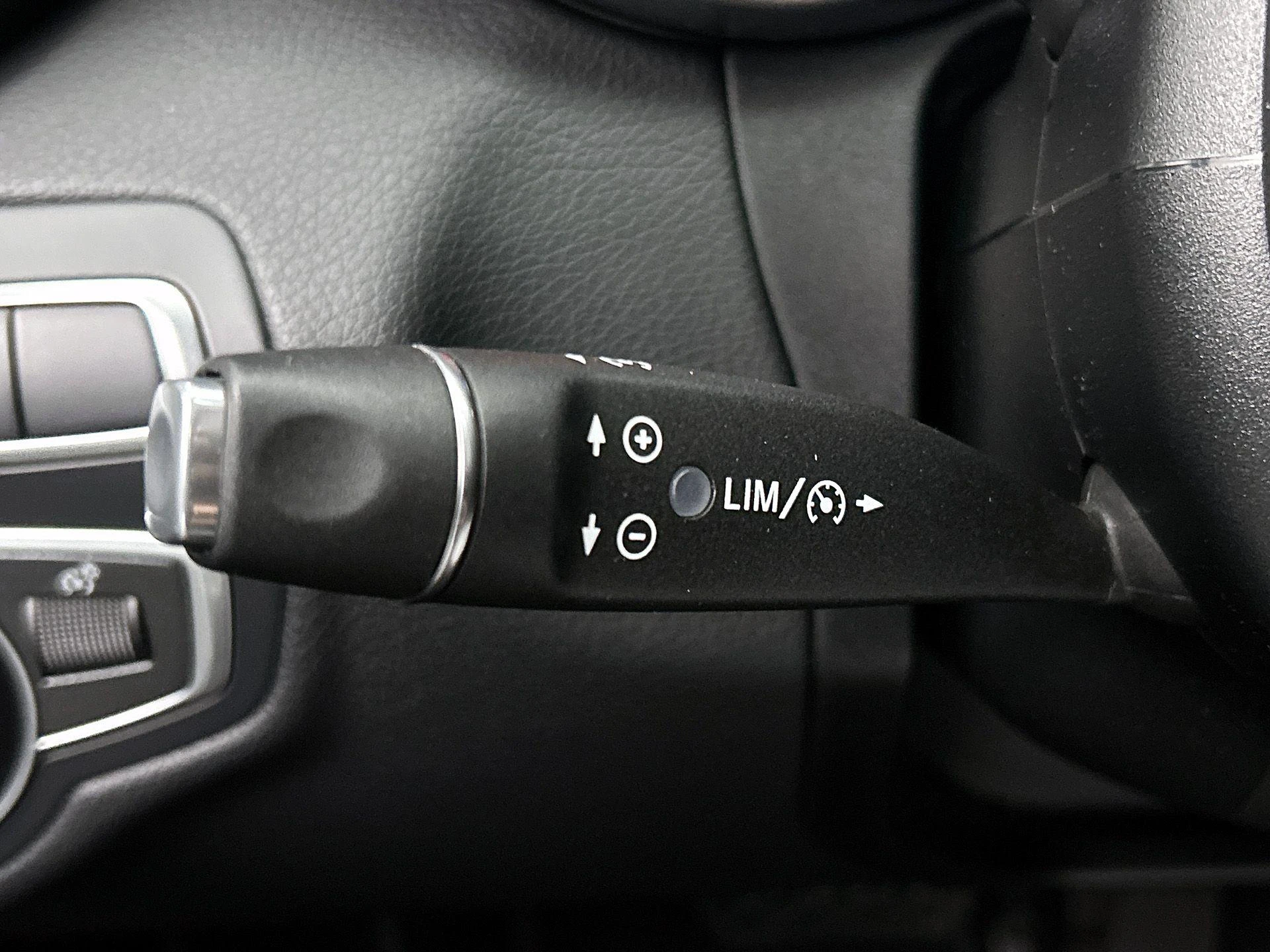 Mercedes-Benz-C-Klasse-image-6