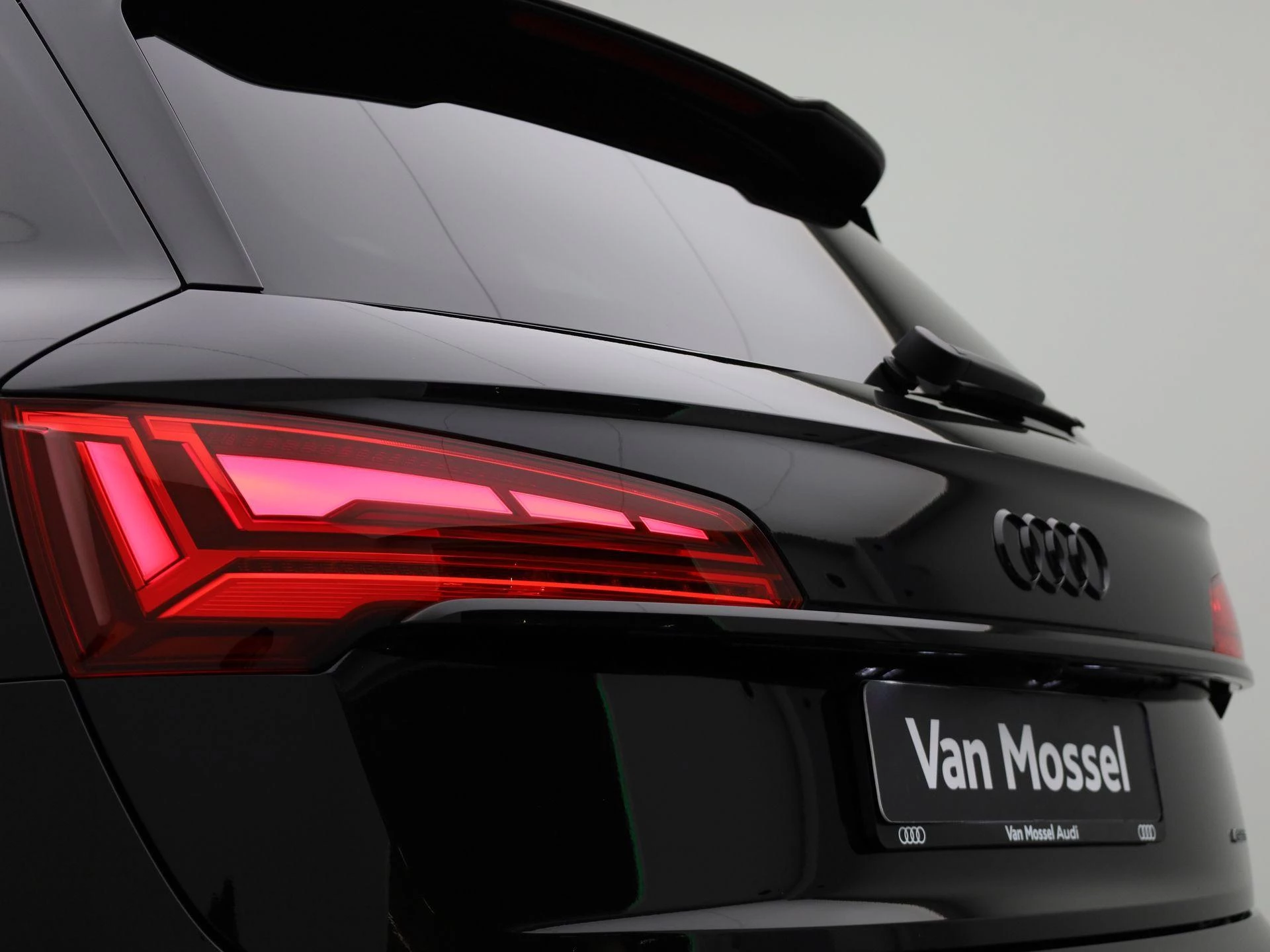 Audi Q5 50 TFSI e S edition Competition 299 PK