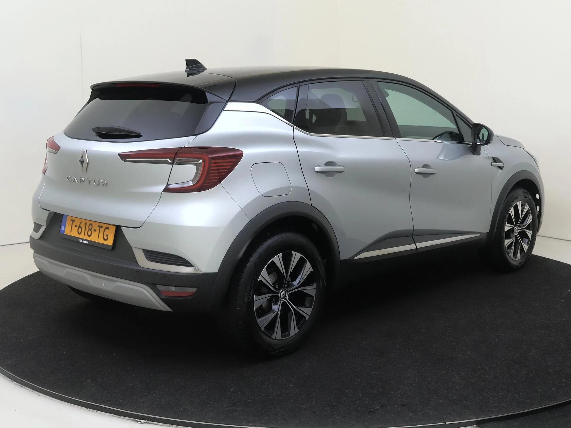 Renault-Captur-image-3