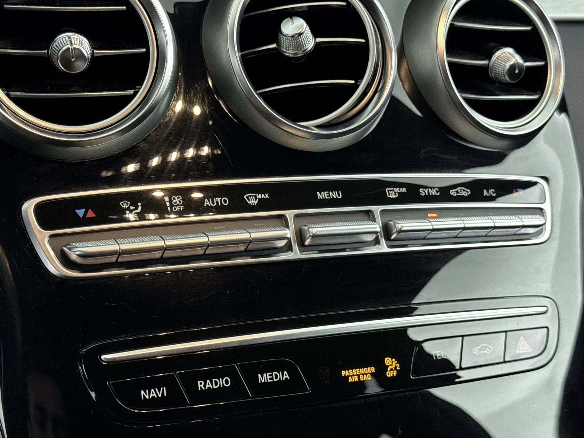 Mercedes-Benz-C-Klasse-image-17
