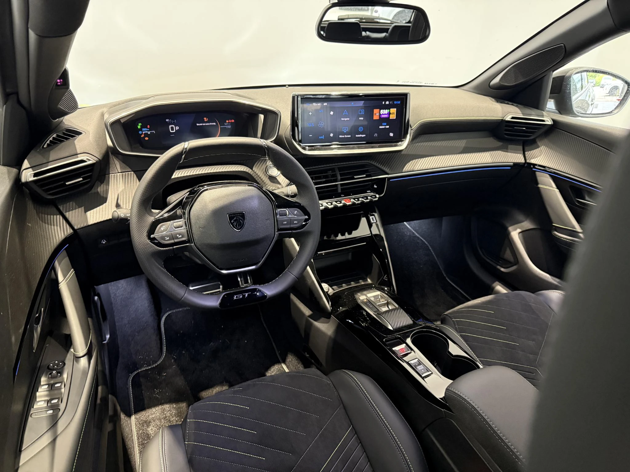 Peugeot-208-image-12