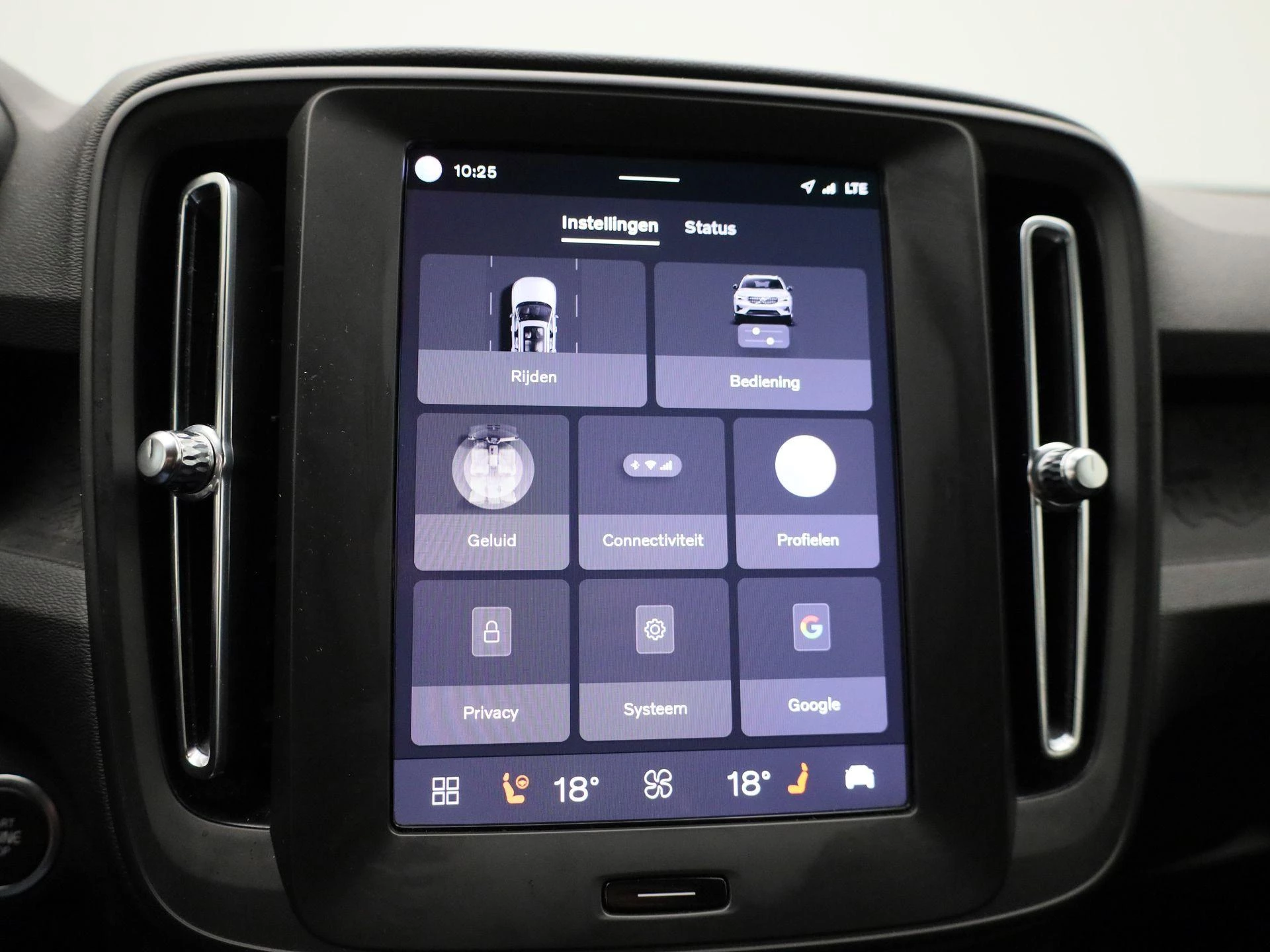 Volvo XC40 B3 Essential DCT
