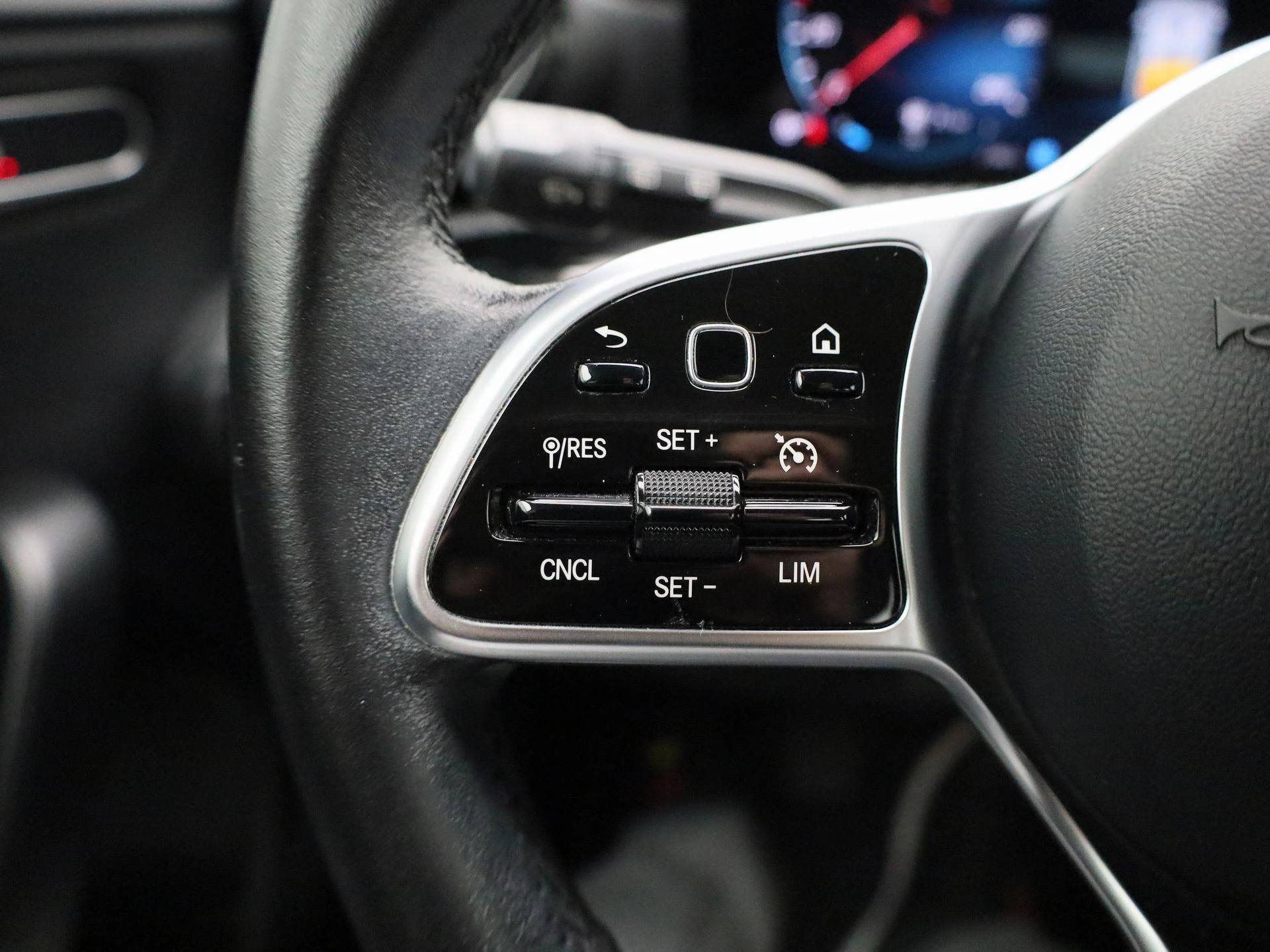 Mercedes-Benz-A-Klasse-image-16