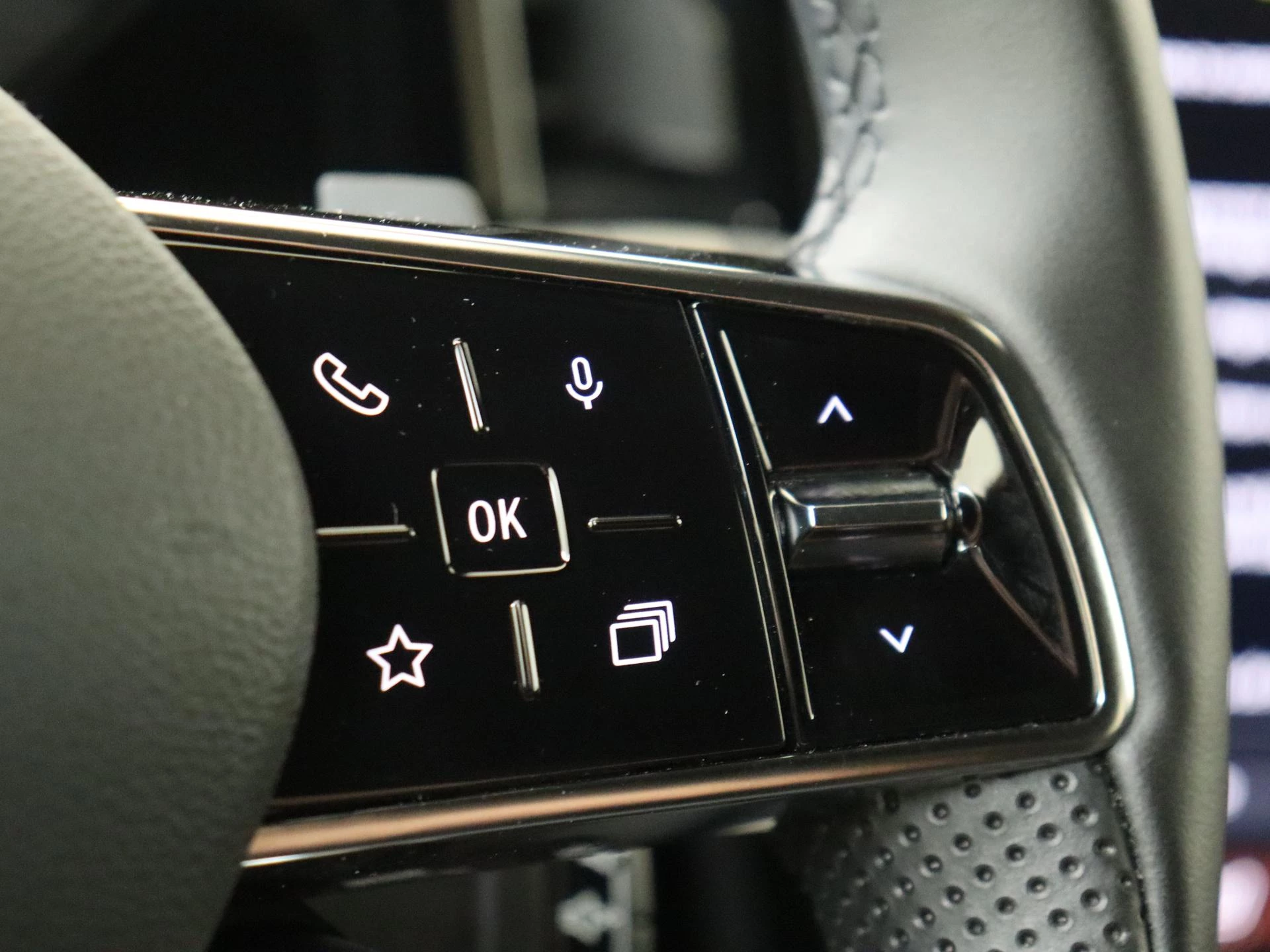 Renault-Megane E-Tech-image-15