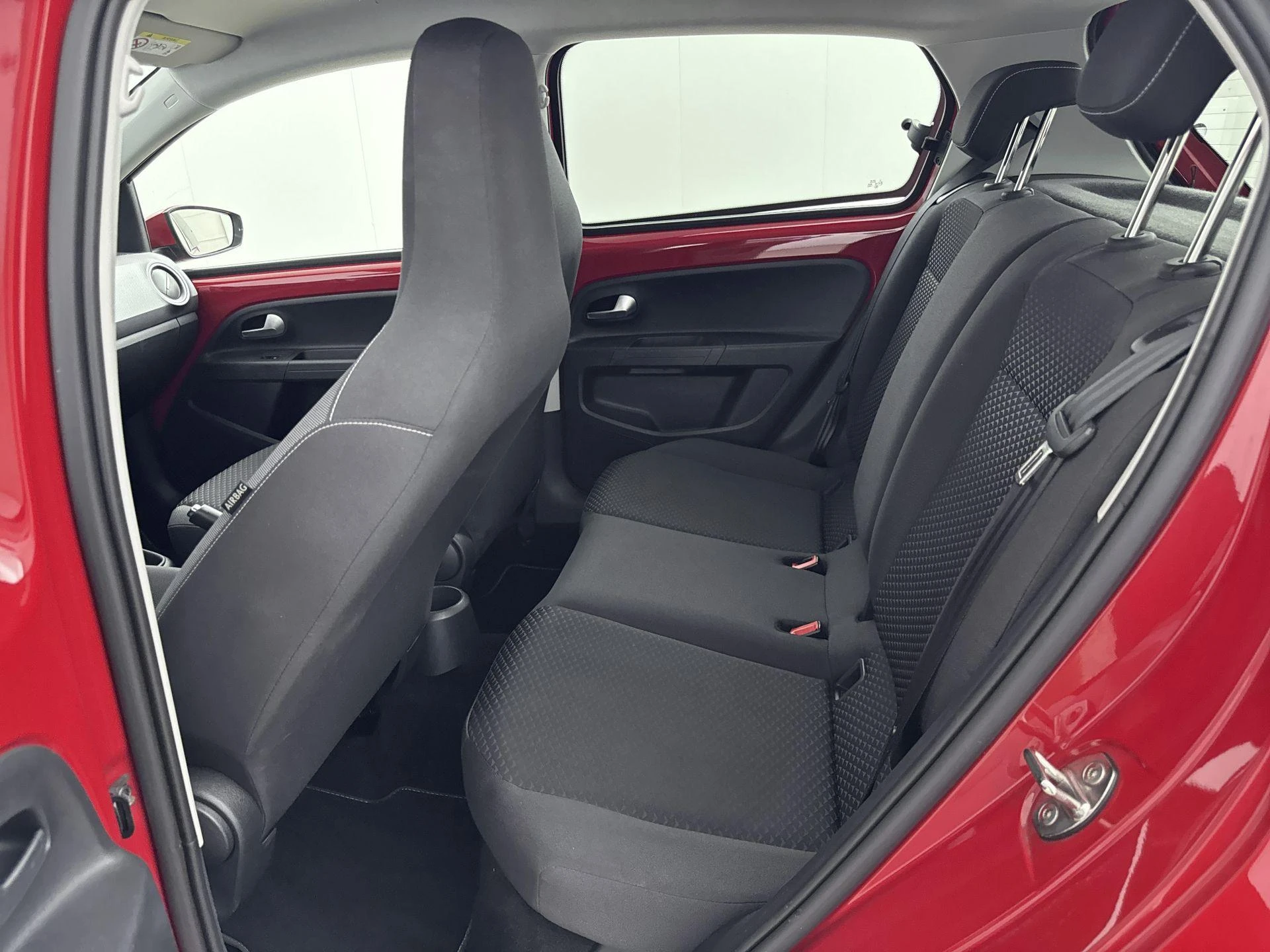 Volkswagen-up!-image-23