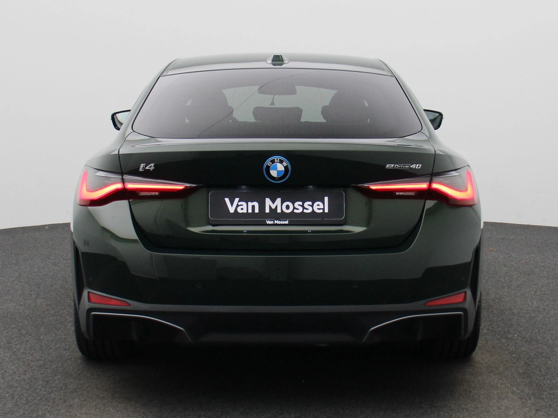 BMW-i4-image-4