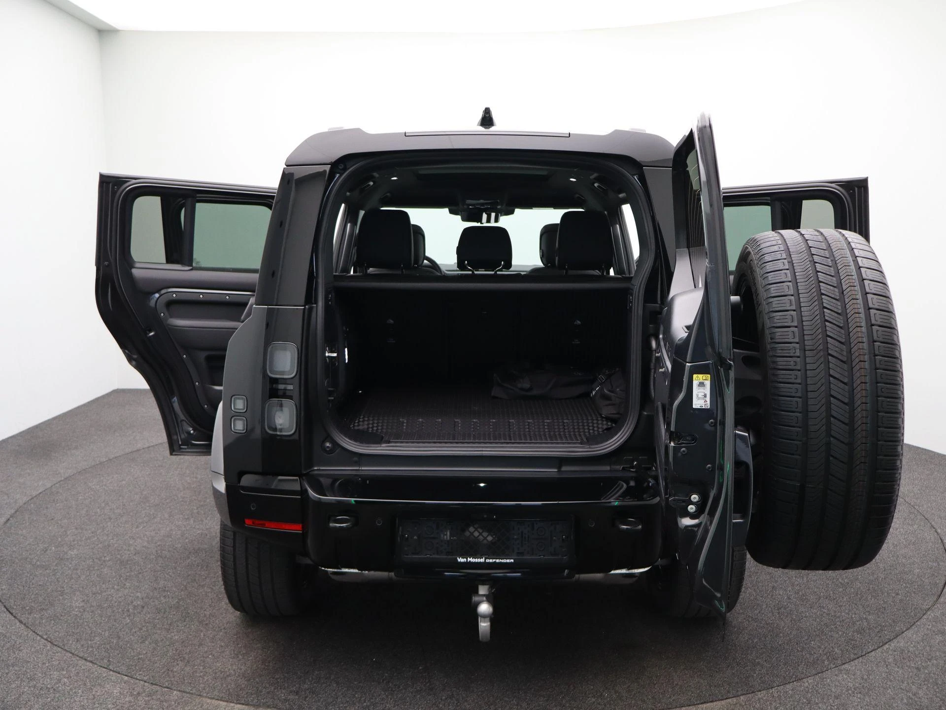 Land Rover-Defender-image-12