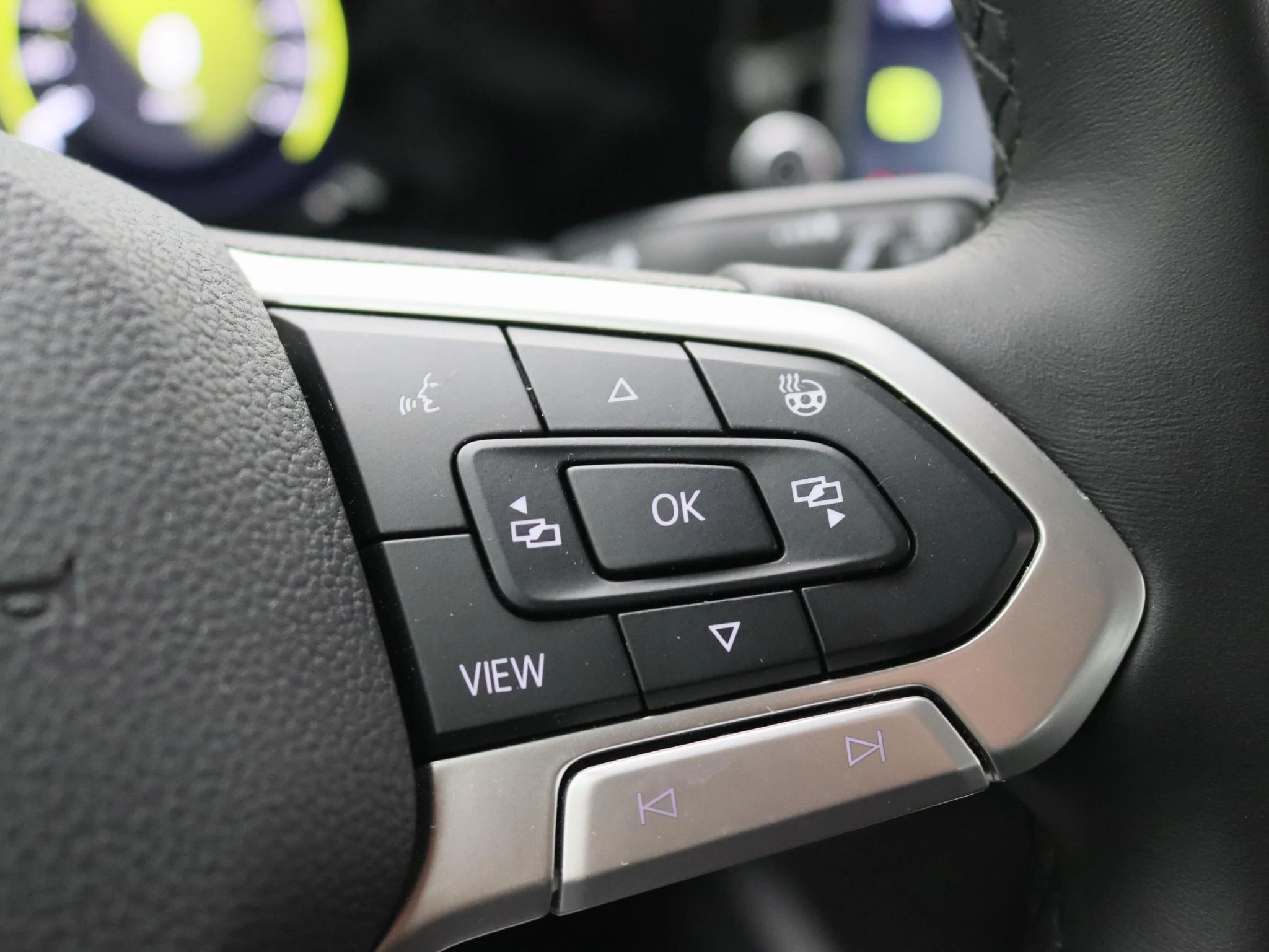 Volkswagen-Golf-image-18