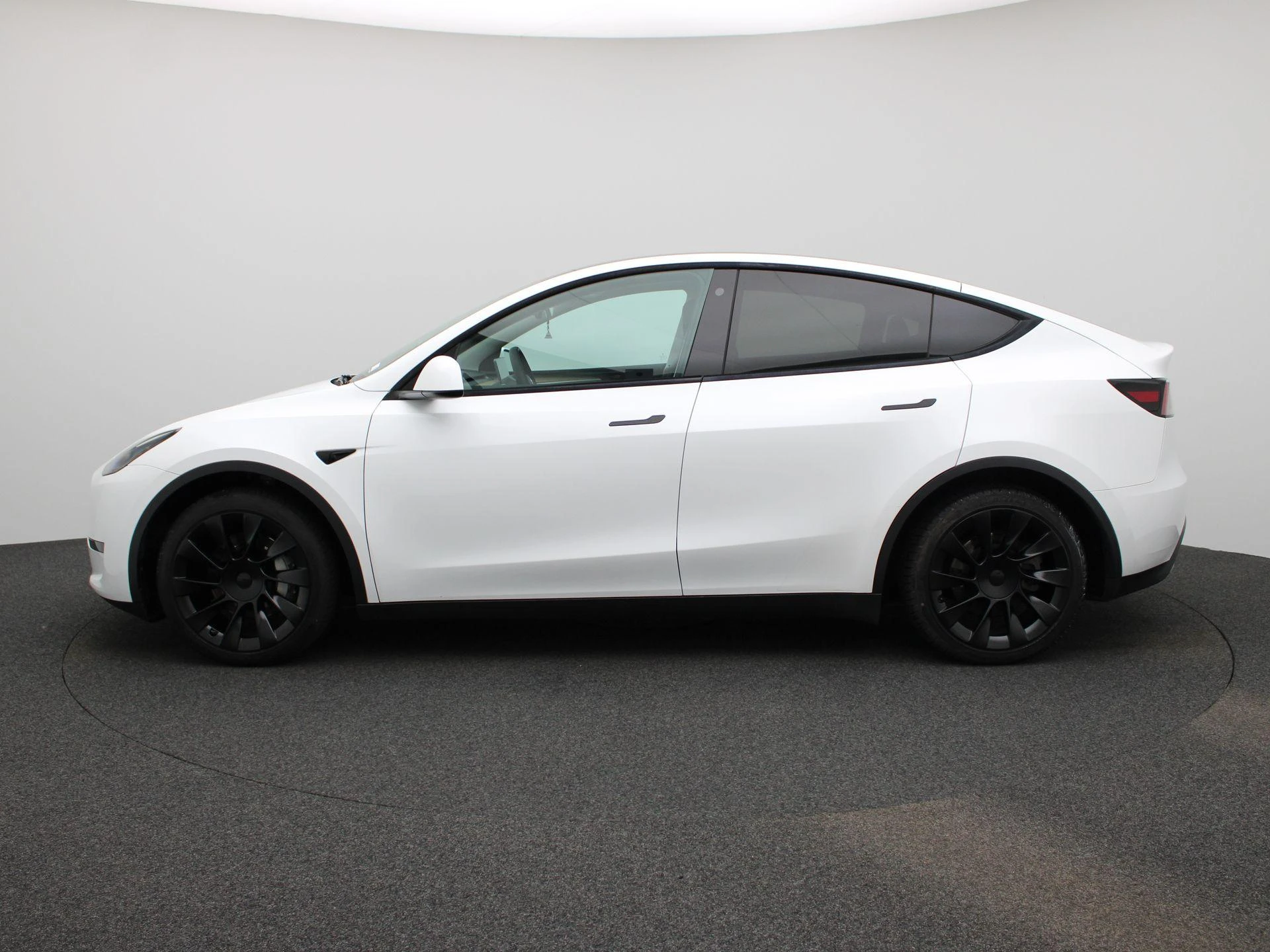 Tesla-Model Y-image-3