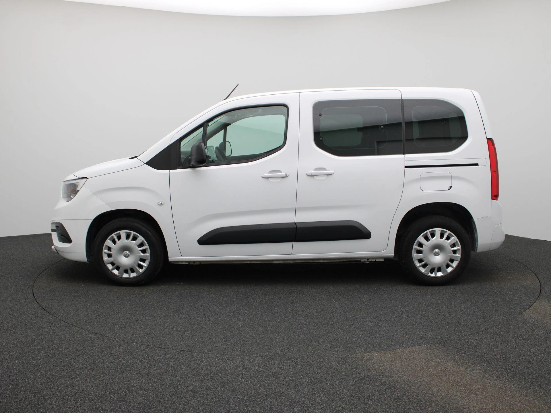 Opel-Combo Life-image-3