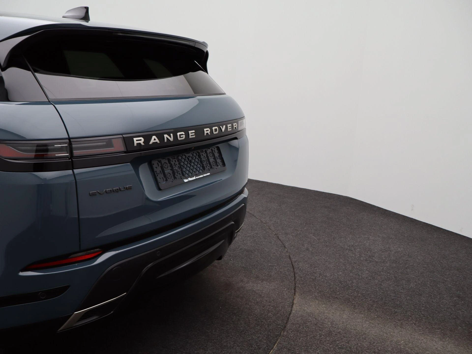 Land Rover-Range Rover Evoque-image-42