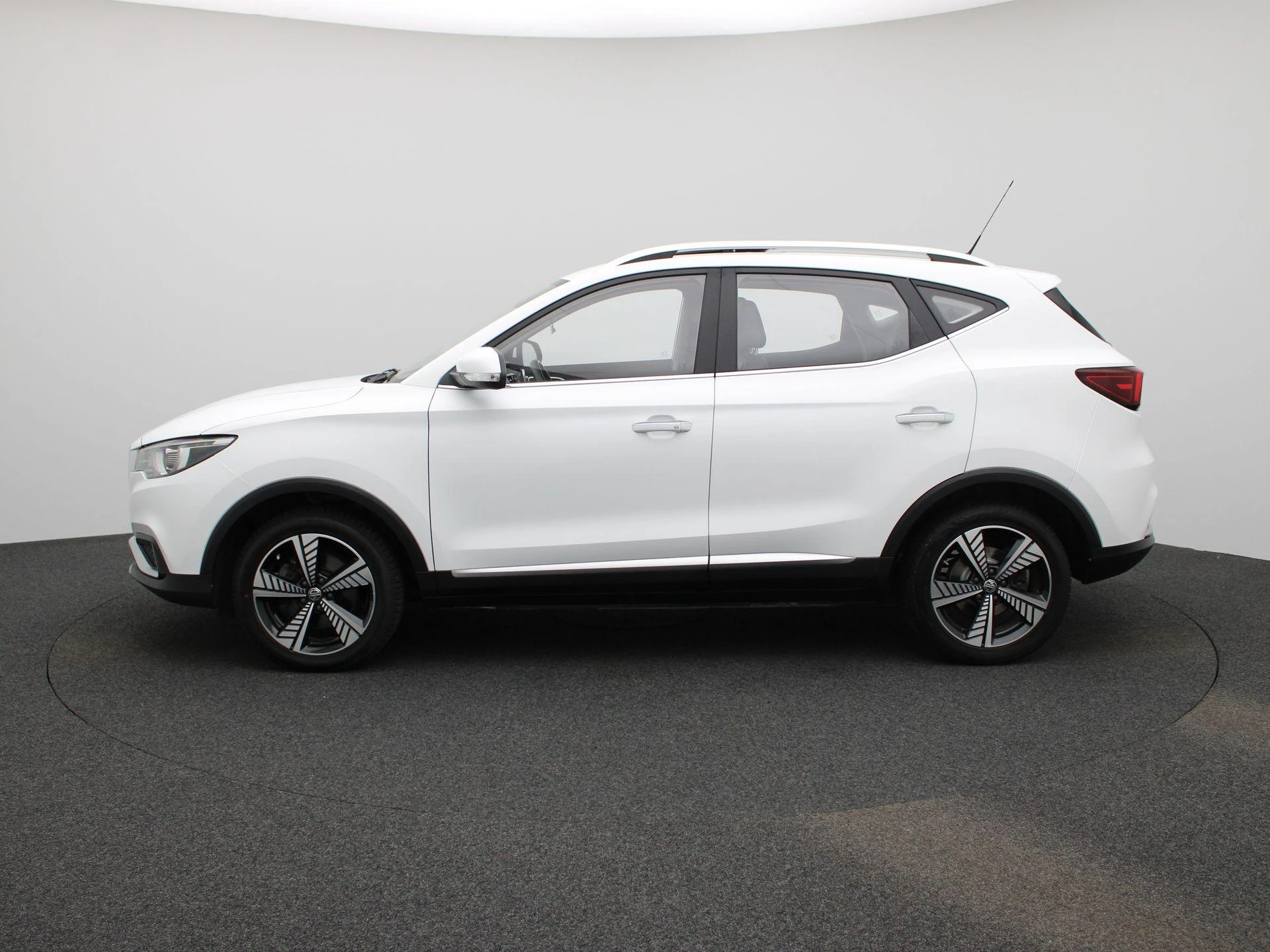 MG-ZS EV-image-3