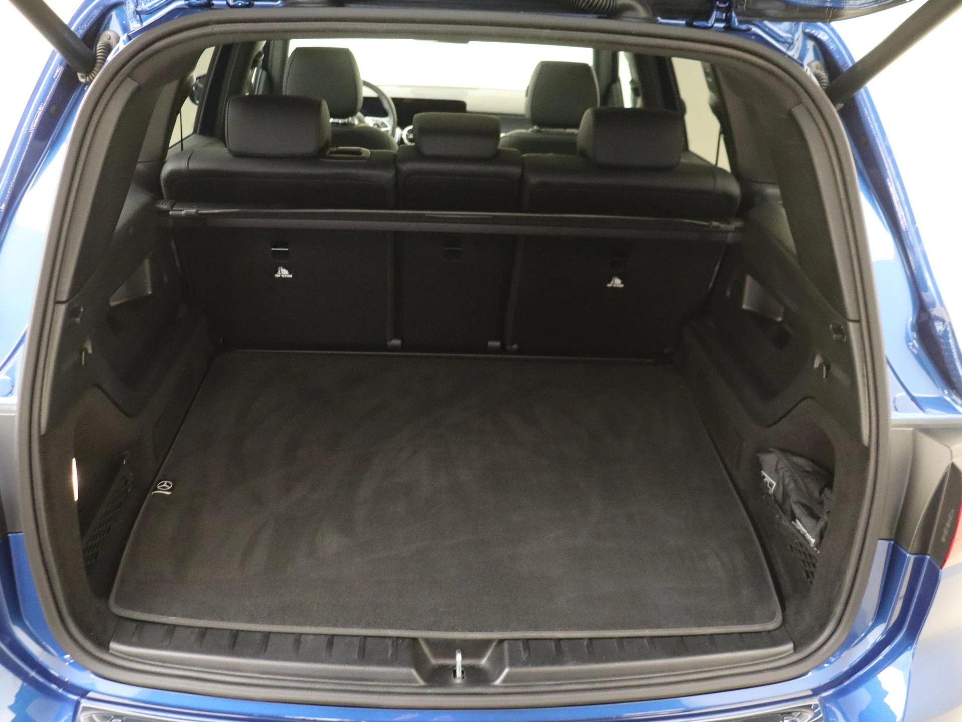Mercedes-Benz-EQB-image-30