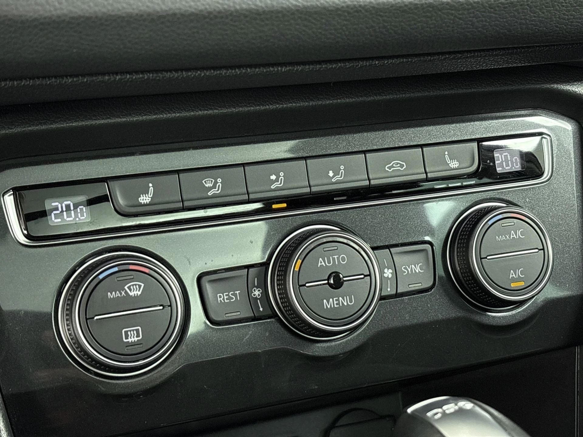 Volkswagen-Tiguan-image-23