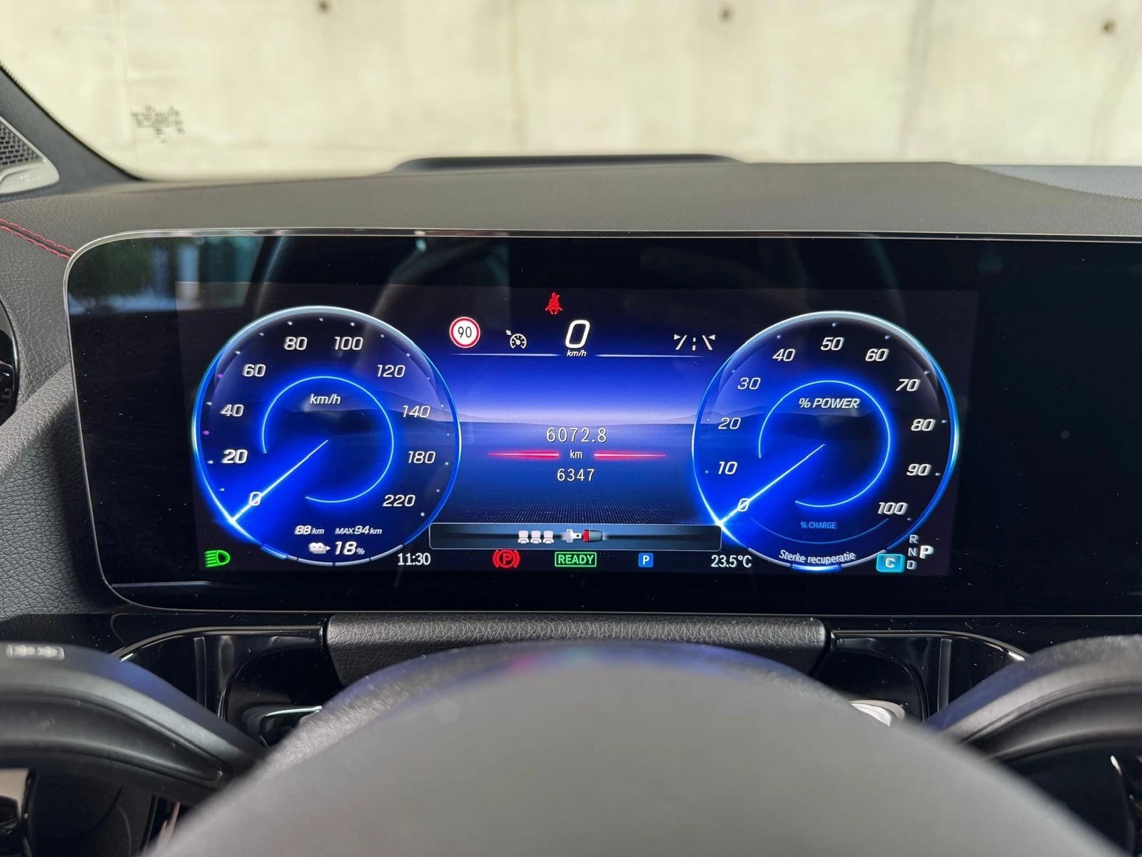 Mercedes-Benz-EQA-image-12