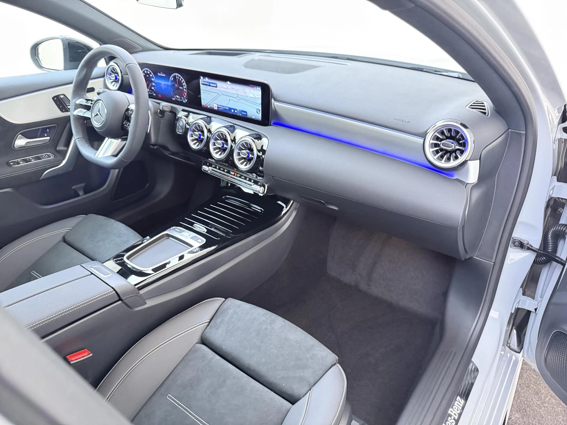 Mercedes-Benz-A-Klasse-image-4