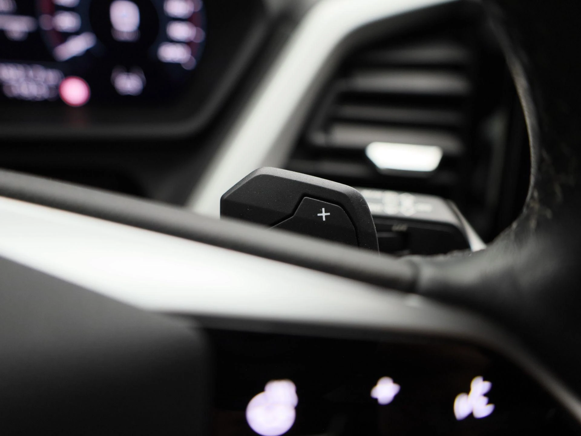 Audi-Q4 e-tron-image-19