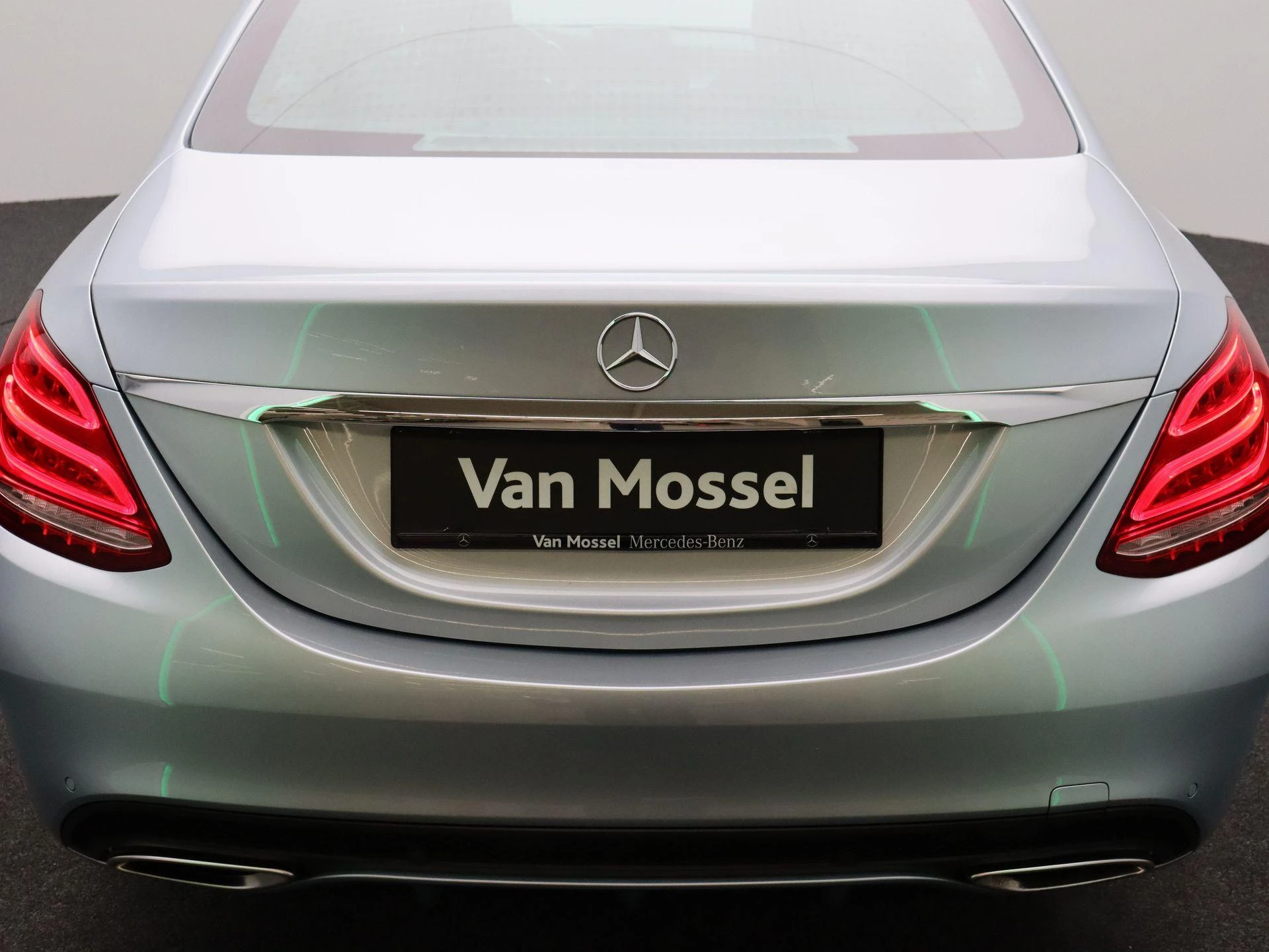 Mercedes-Benz-C-Klasse-image-23