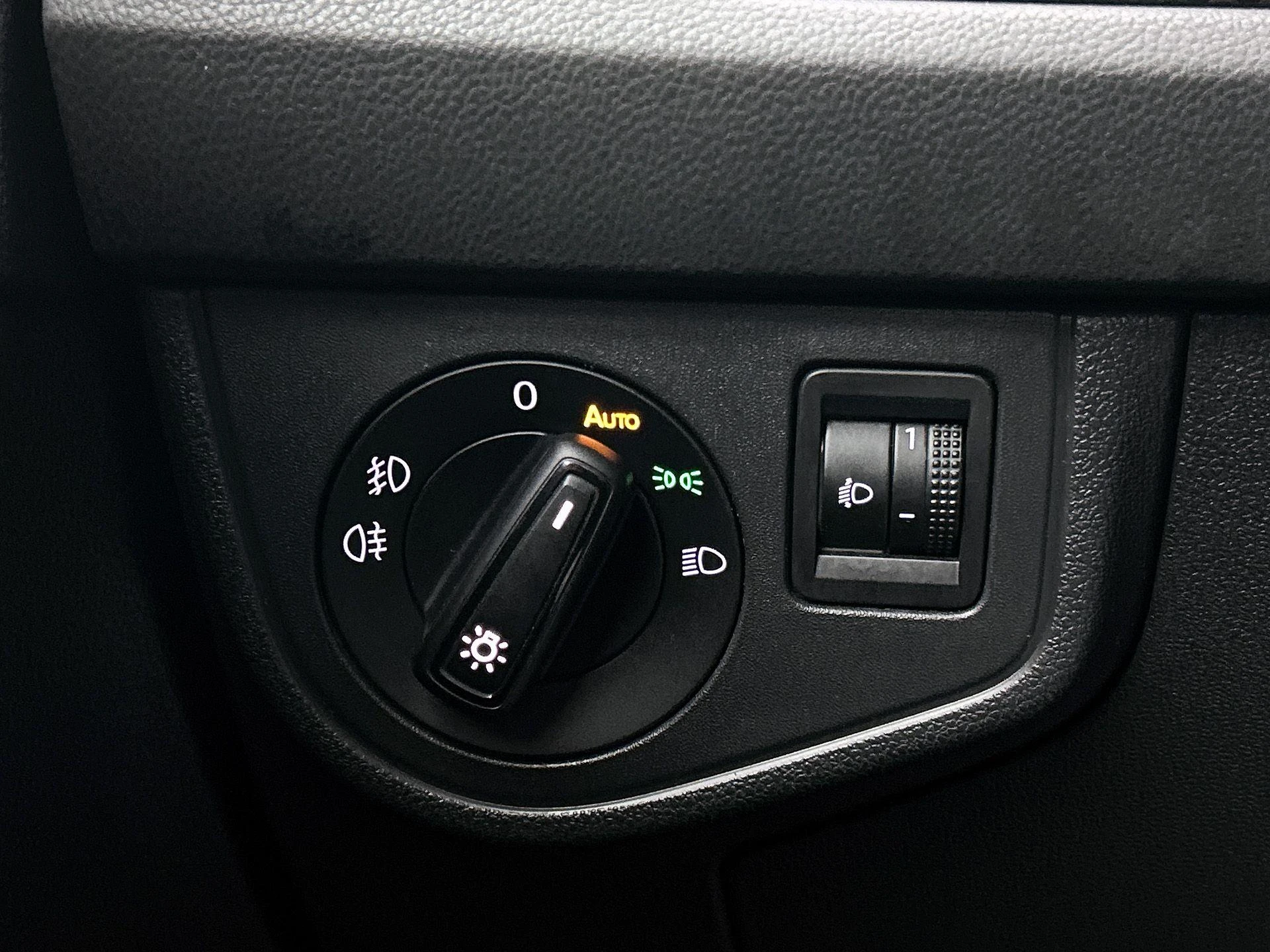 Volkswagen-Polo-image-23
