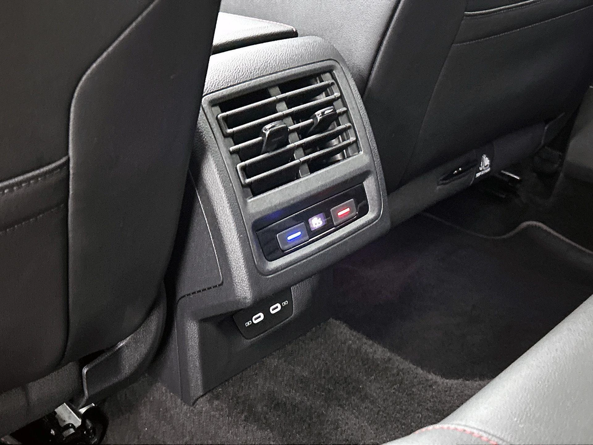 Volkswagen-Golf-image-11