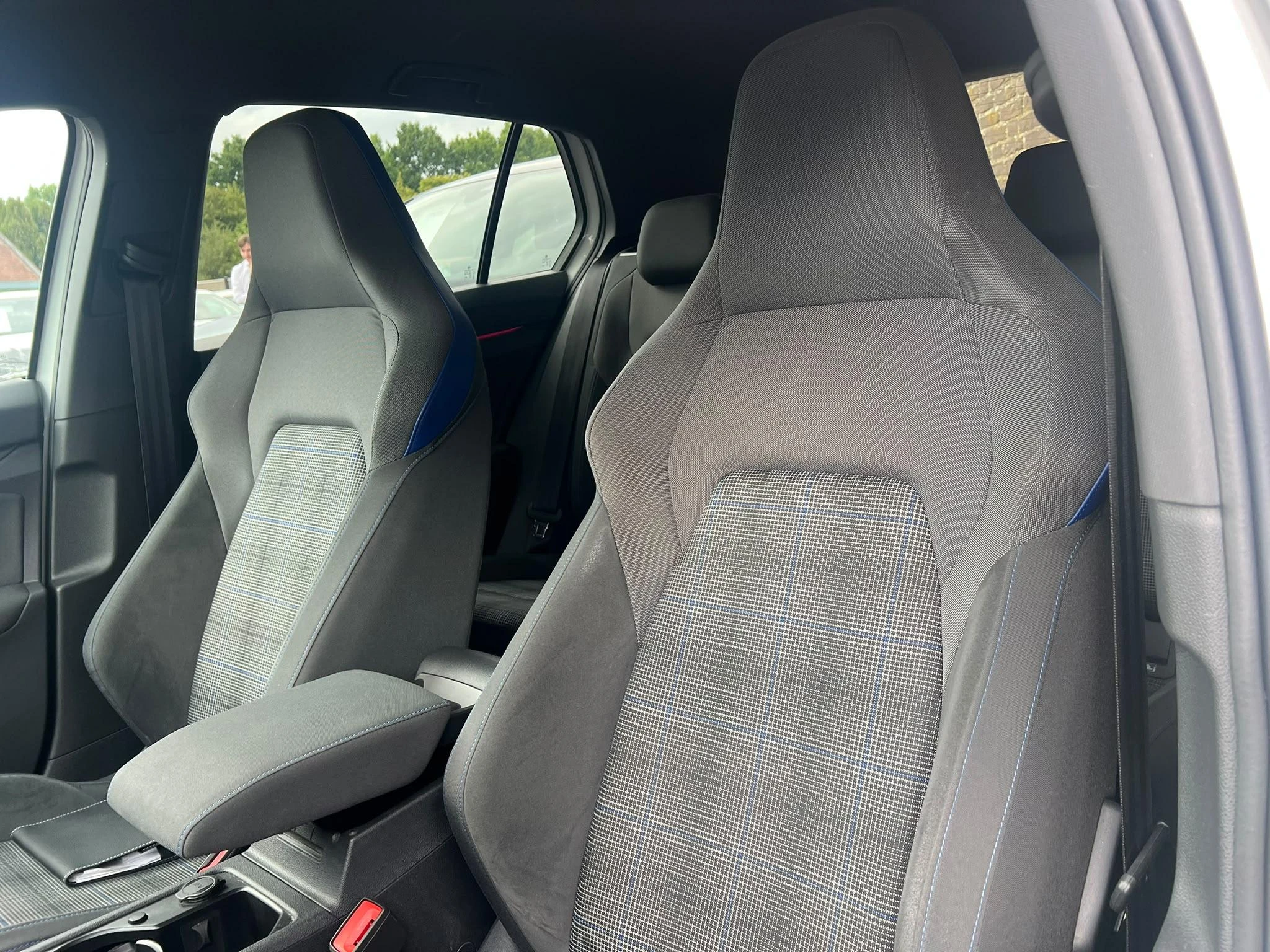 Volkswagen-Golf-image-2