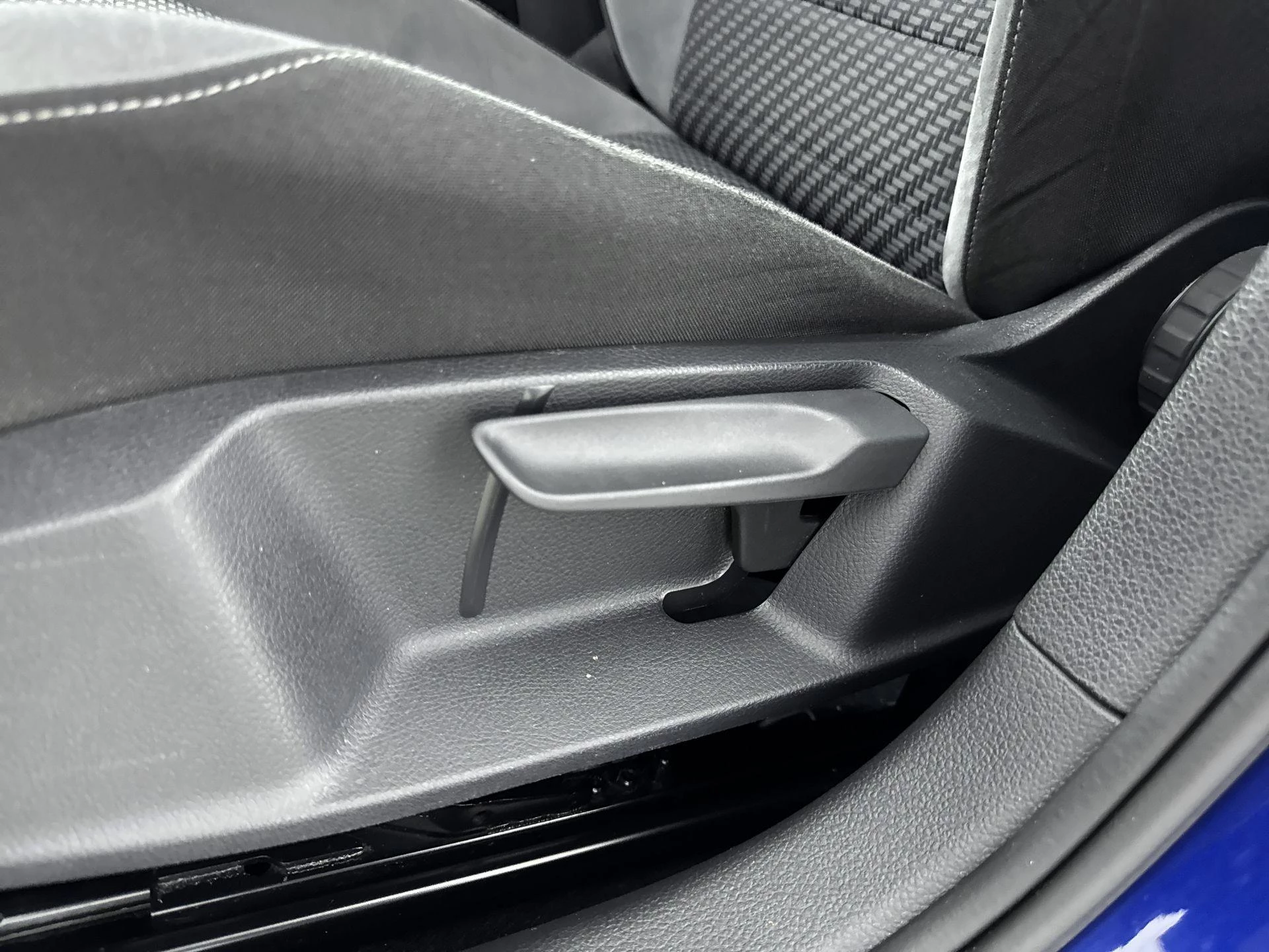 Volkswagen-Golf-image-17
