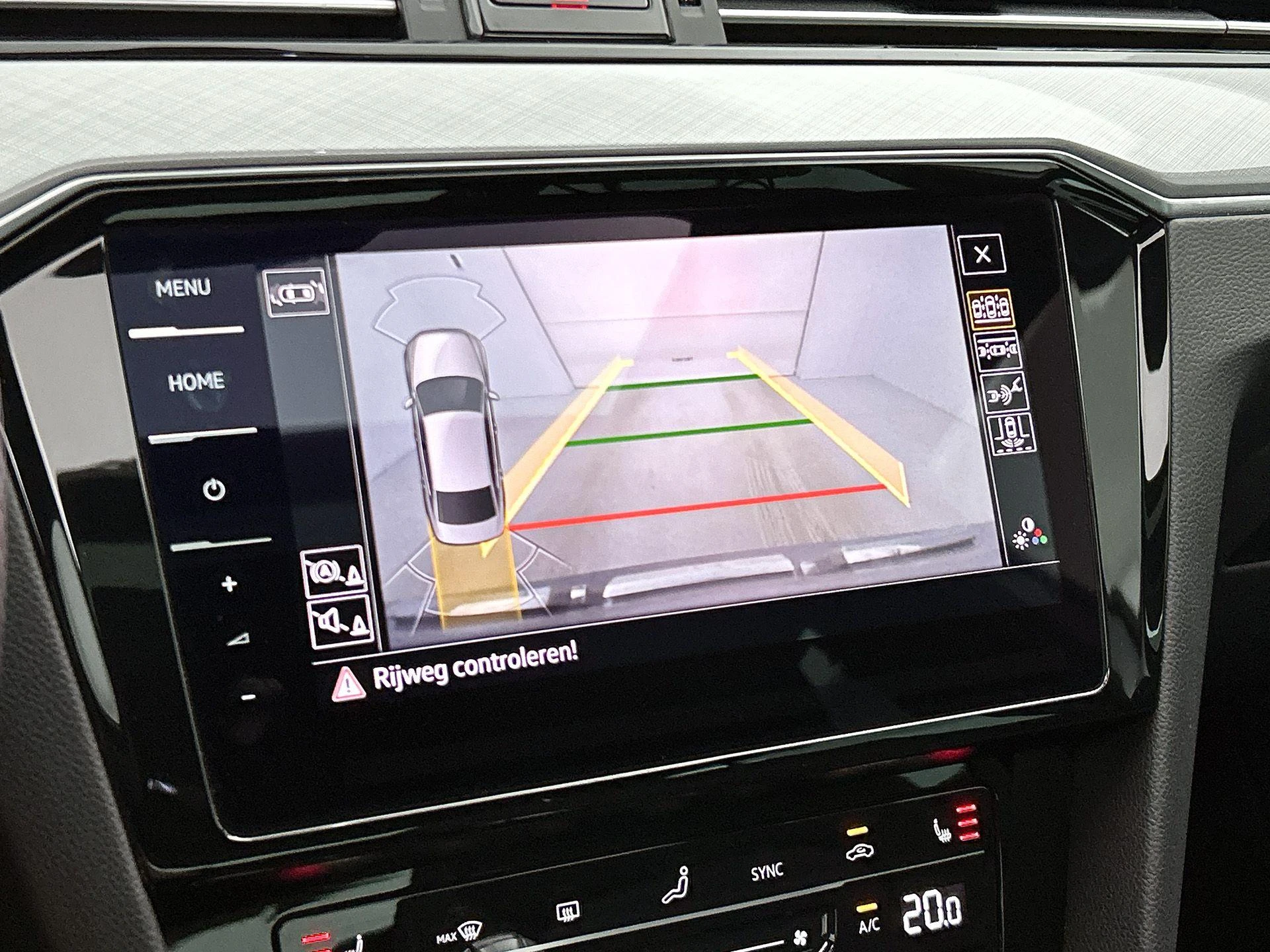 Volkswagen-Passat-image-10