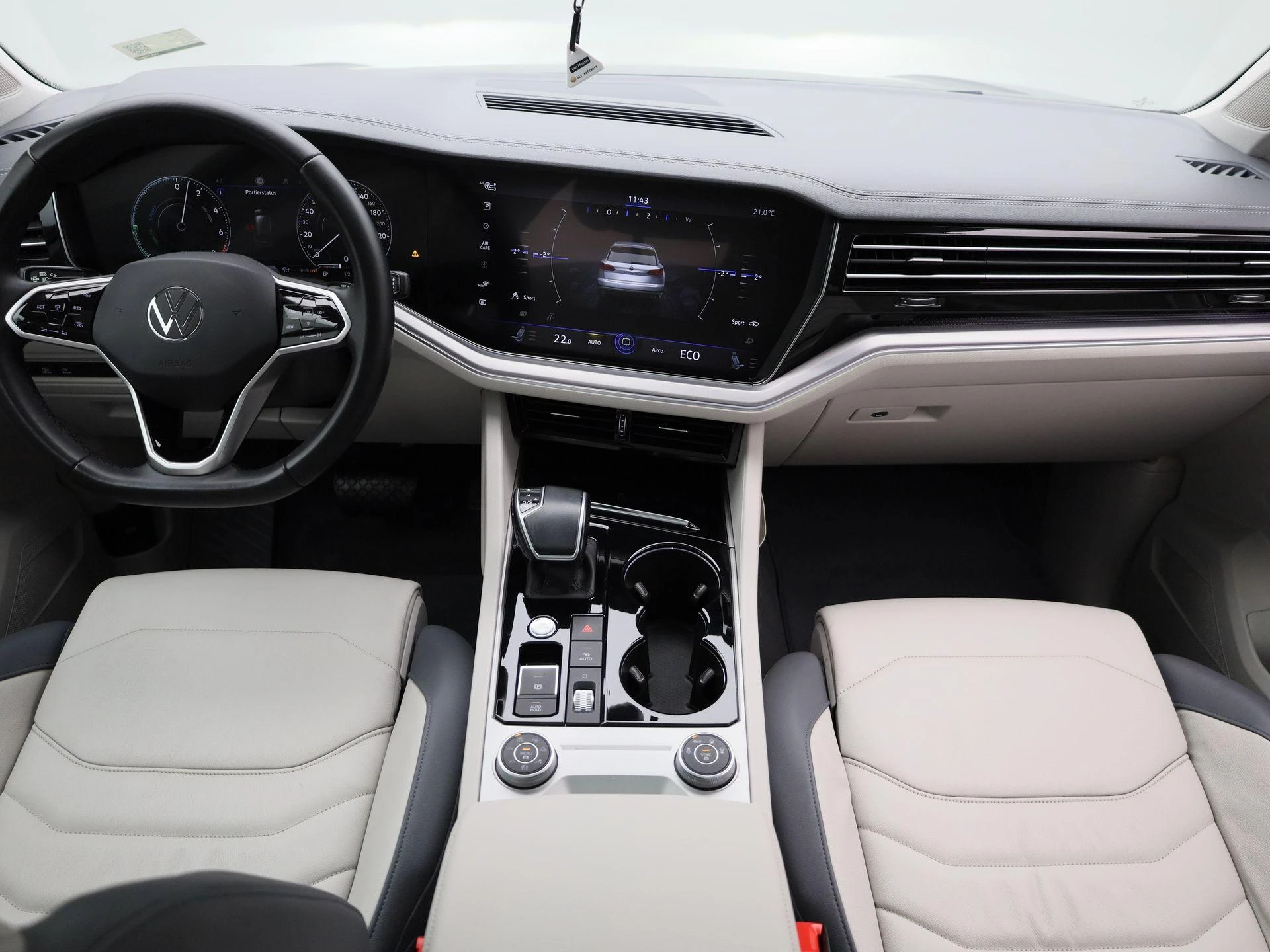 Volkswagen-Touareg-image-8