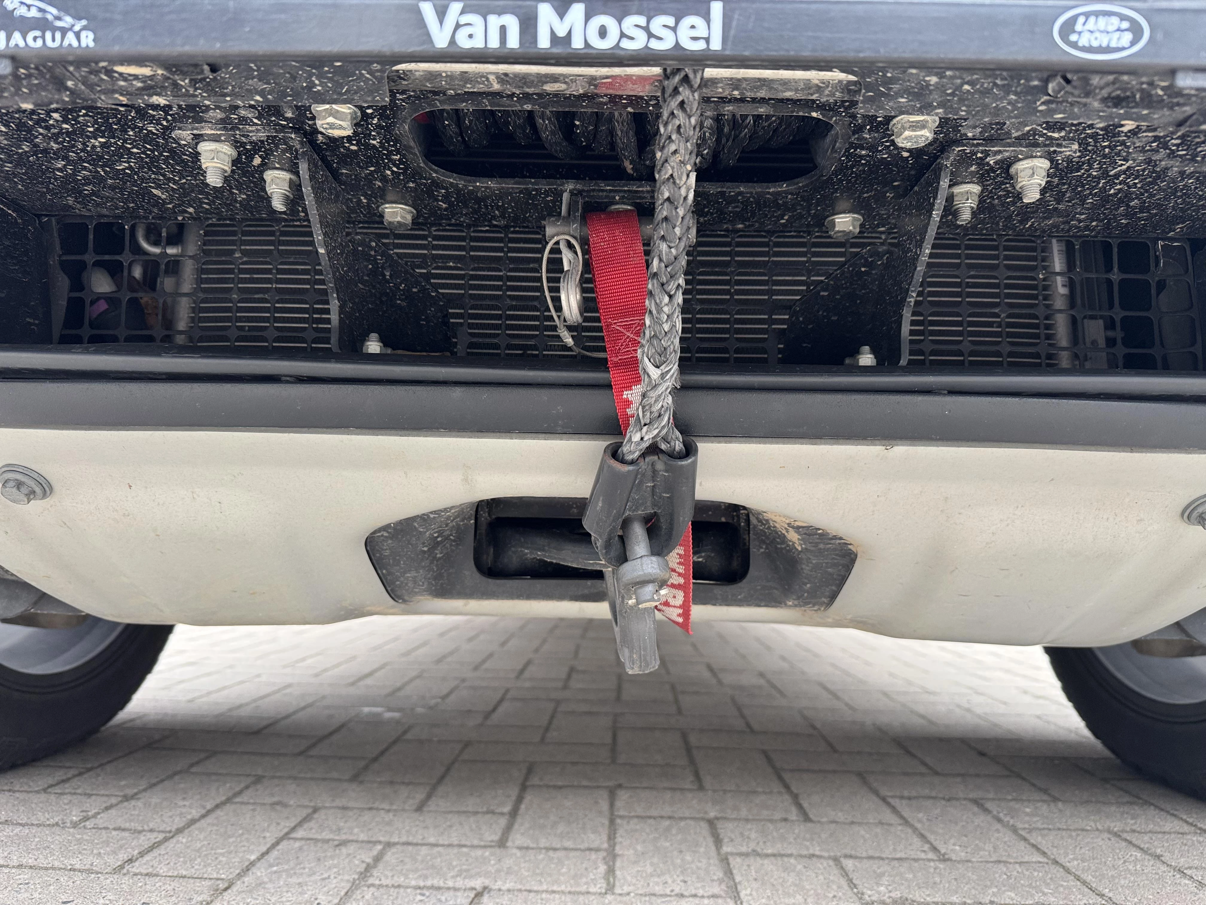 Land Rover Defender 110 D250 SE AWD