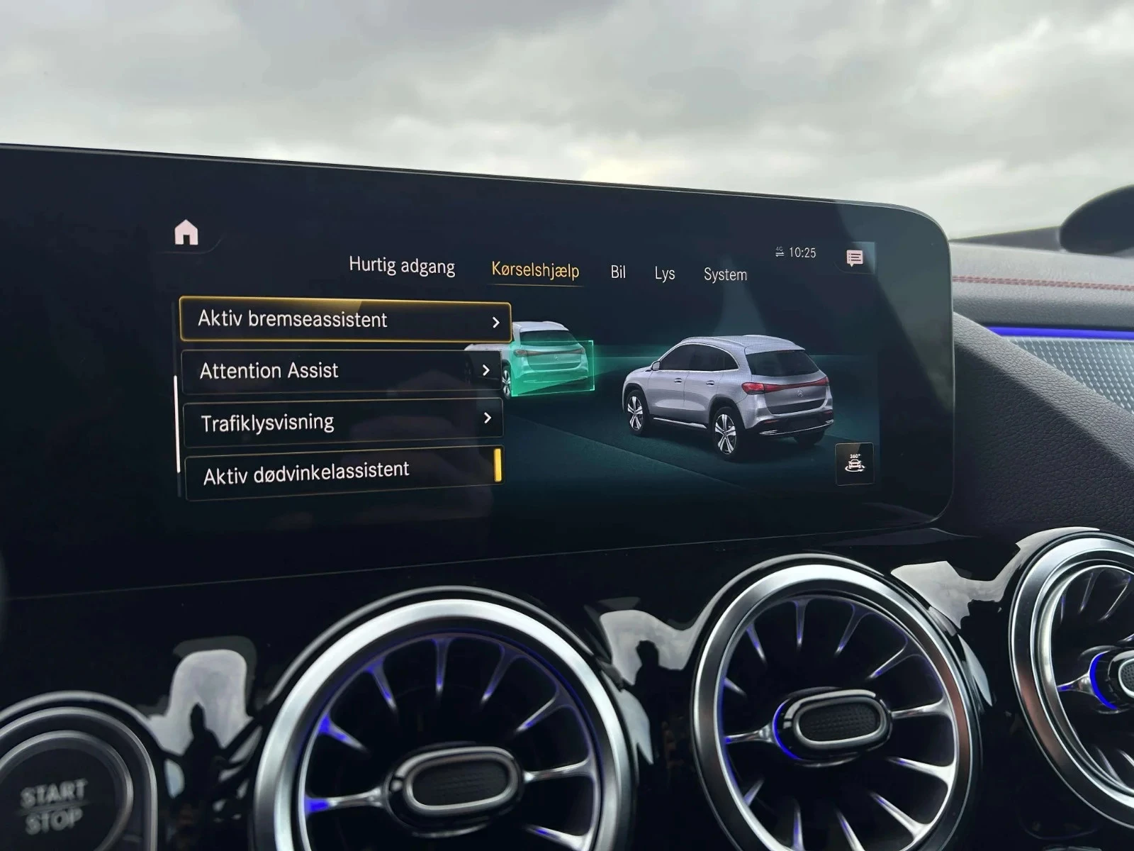 Mercedes-Benz-EQA-image-16