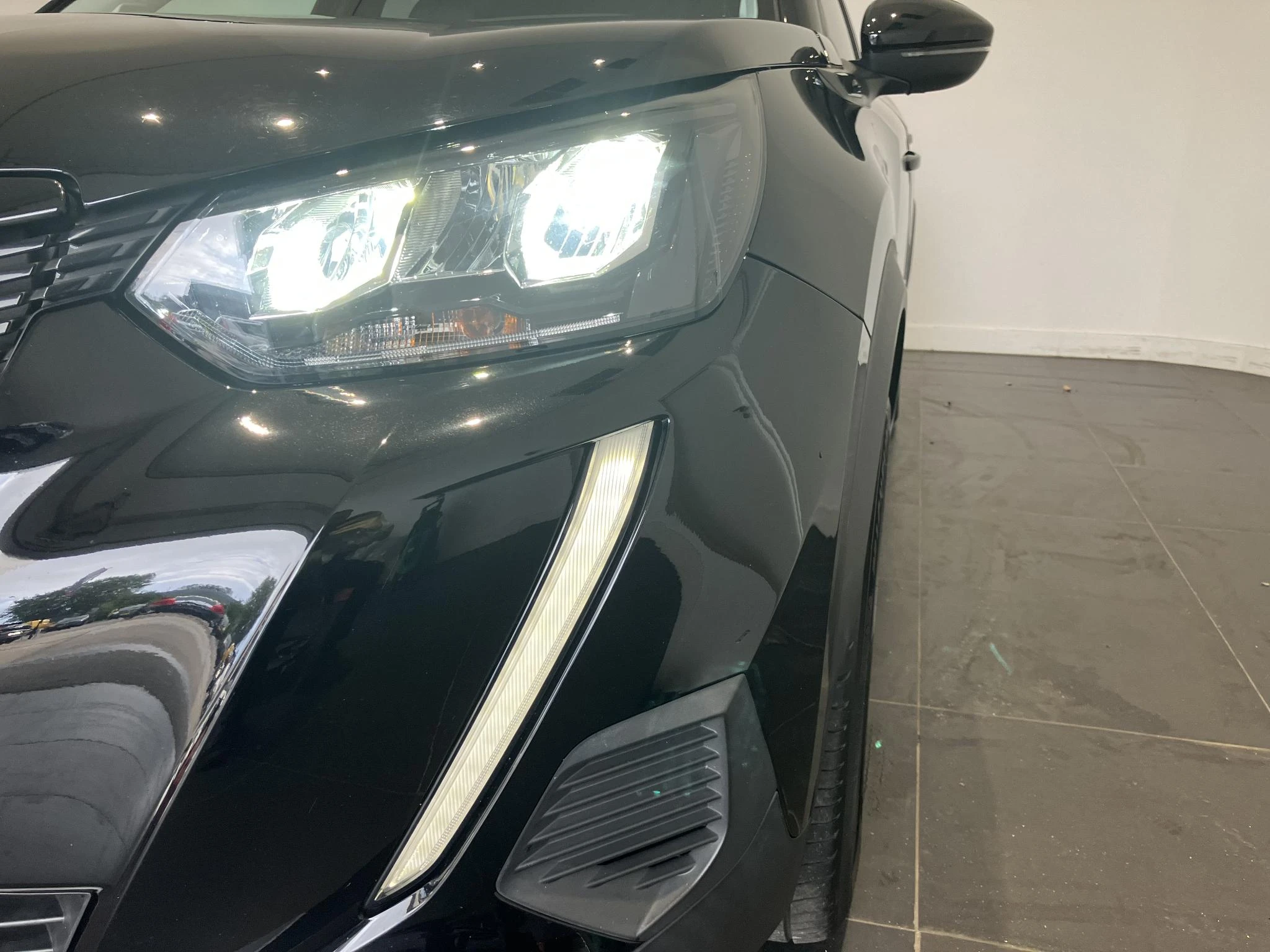 Peugeot-e-2008-image-4