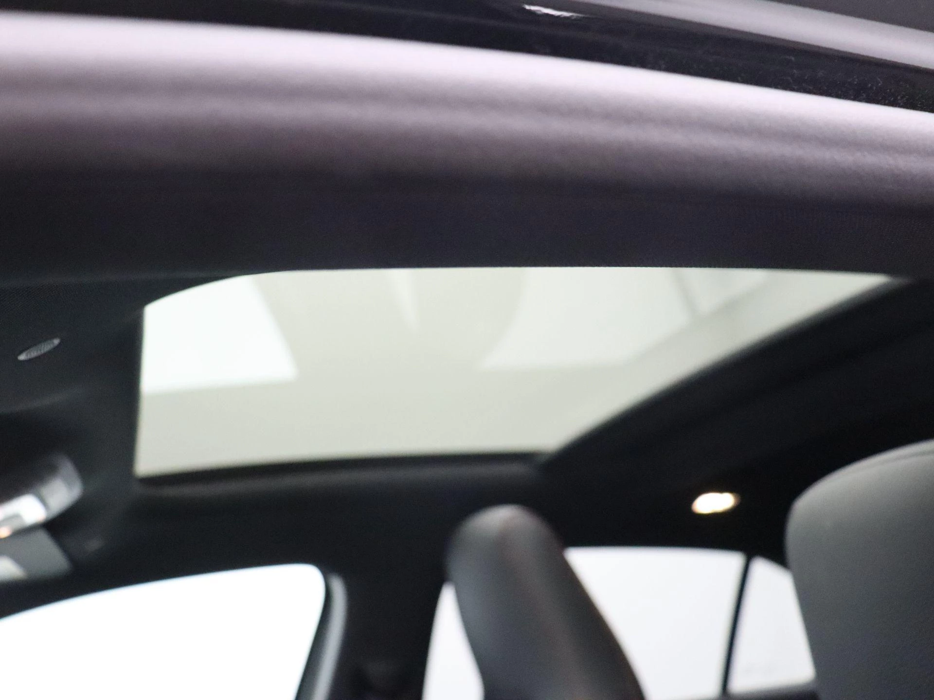Mercedes-Benz A-Klasse 250 e AMG Line + PANO DAK + MULTIBEAM LED + CARPLAY +