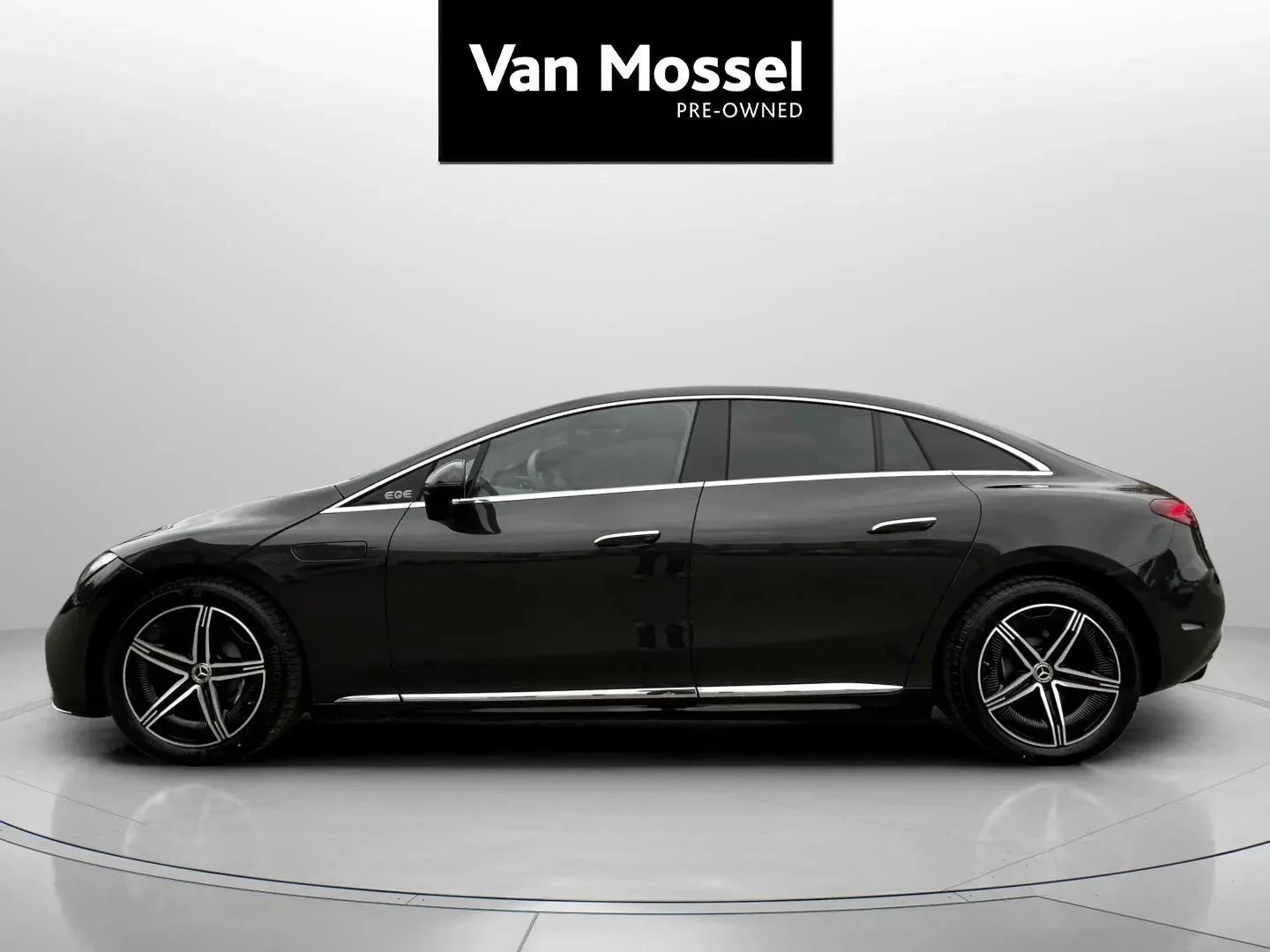 Mercedes-Benz-EQE-image-7